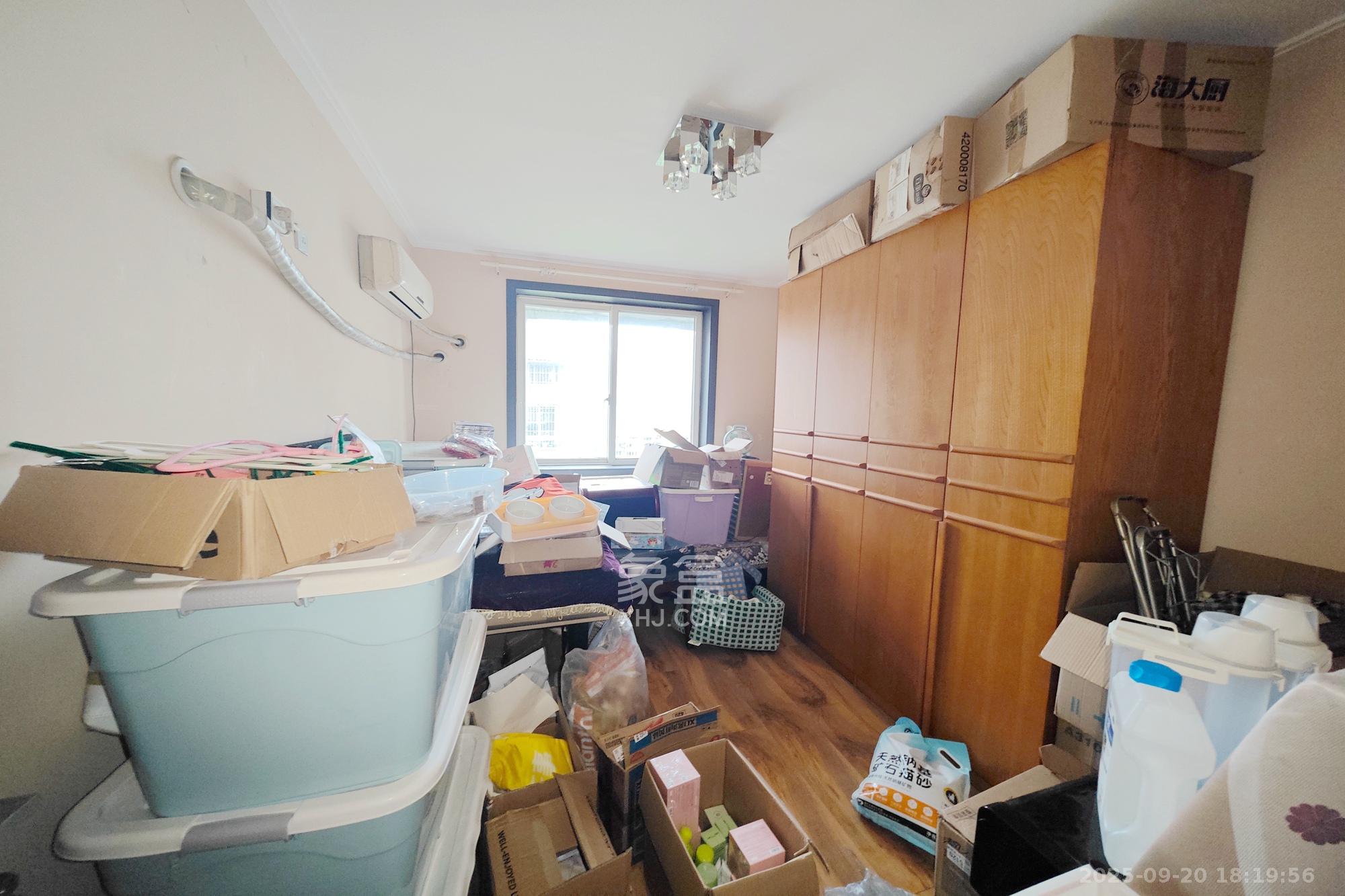 怡景民居 4室2厅2卫 65.0万 怡景民居 4室2厅2卫 65.0万卧室