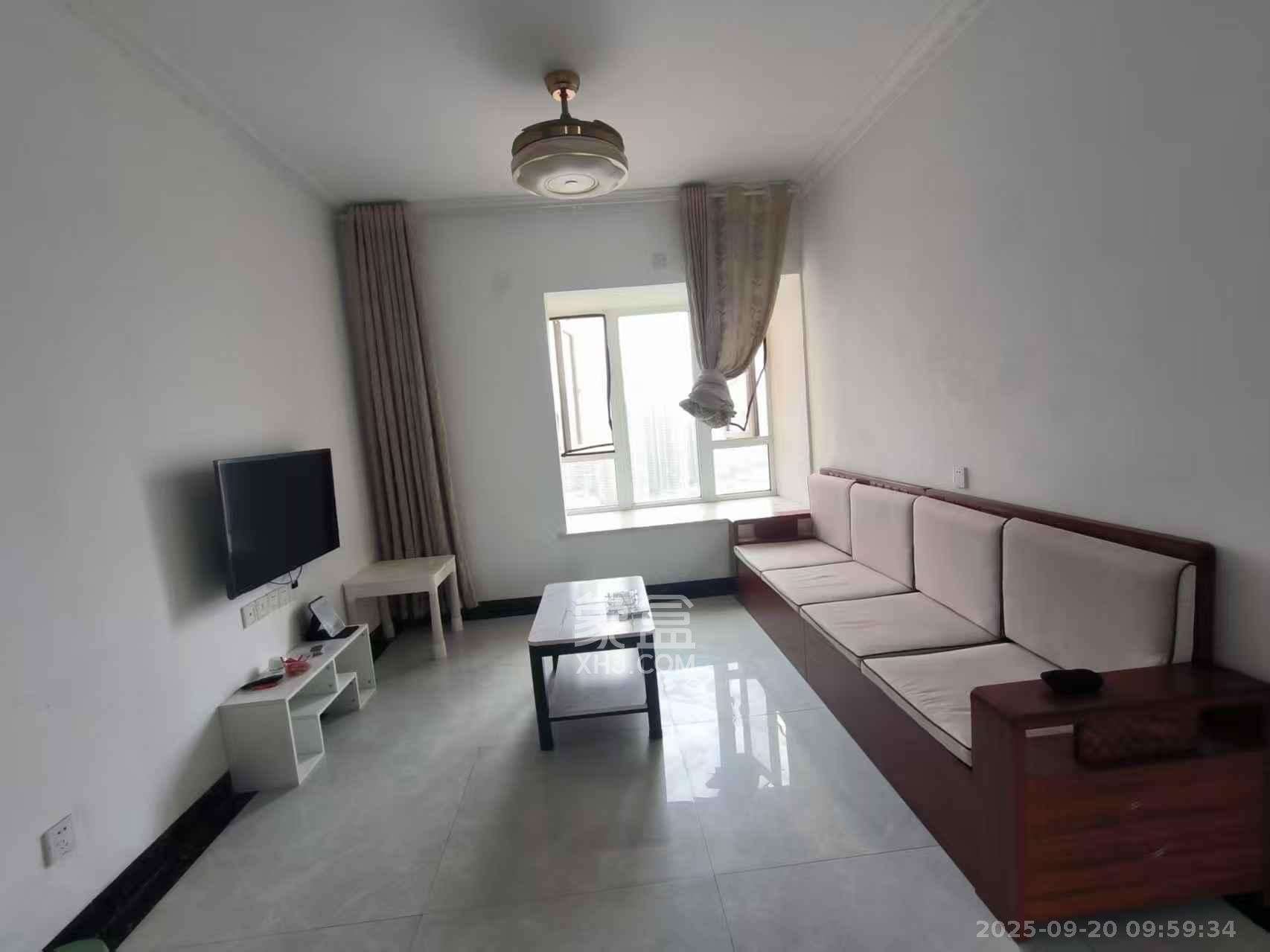 荣盛花语城 3室2厅1卫 1800.0元/月 荣盛花语城 3室2厅1卫 1800.0元/月室内图