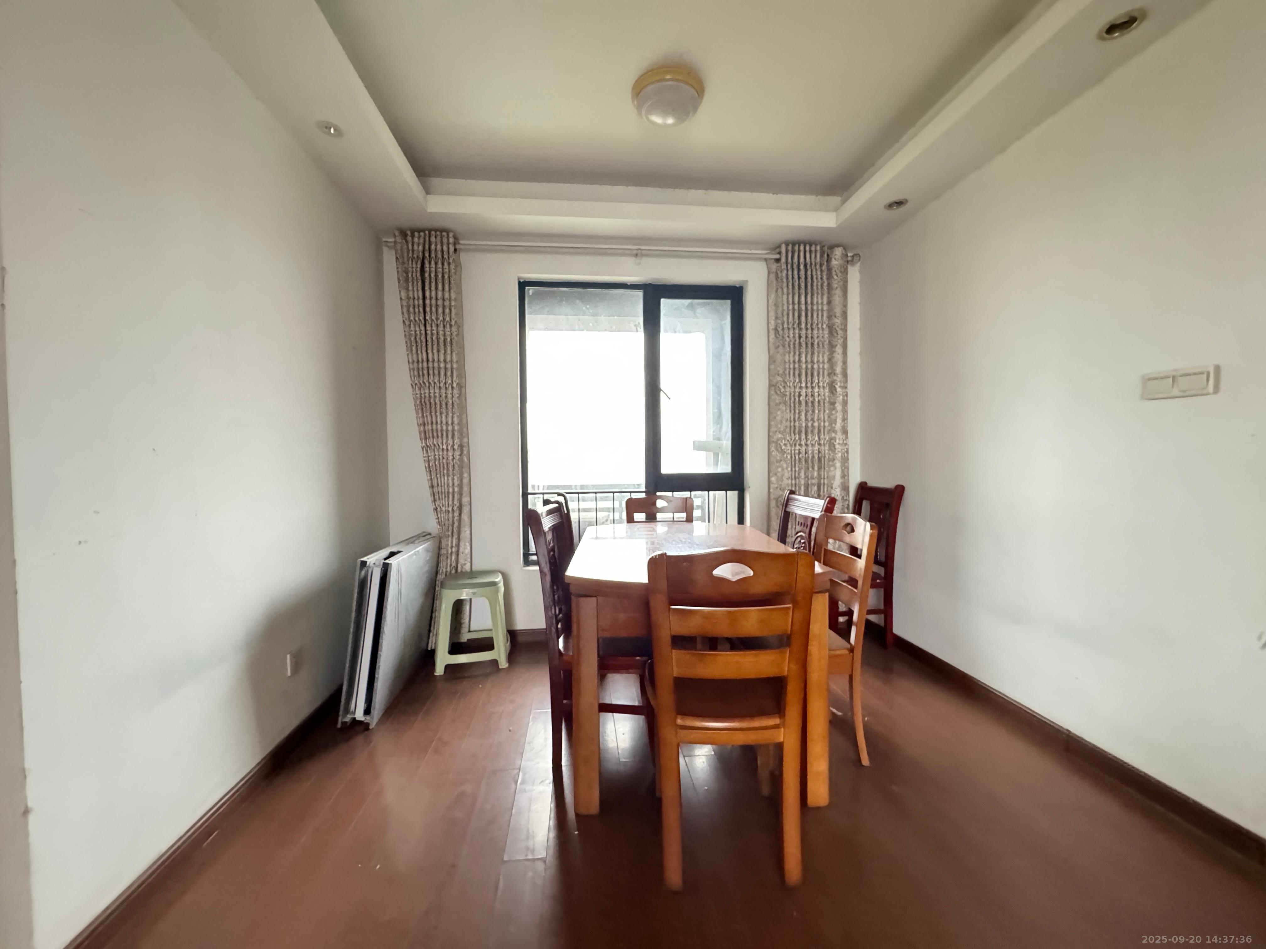 万科城 3室2厅1卫 2500.0元/月 万科城 3室2厅1卫 2500.0元/月室内图