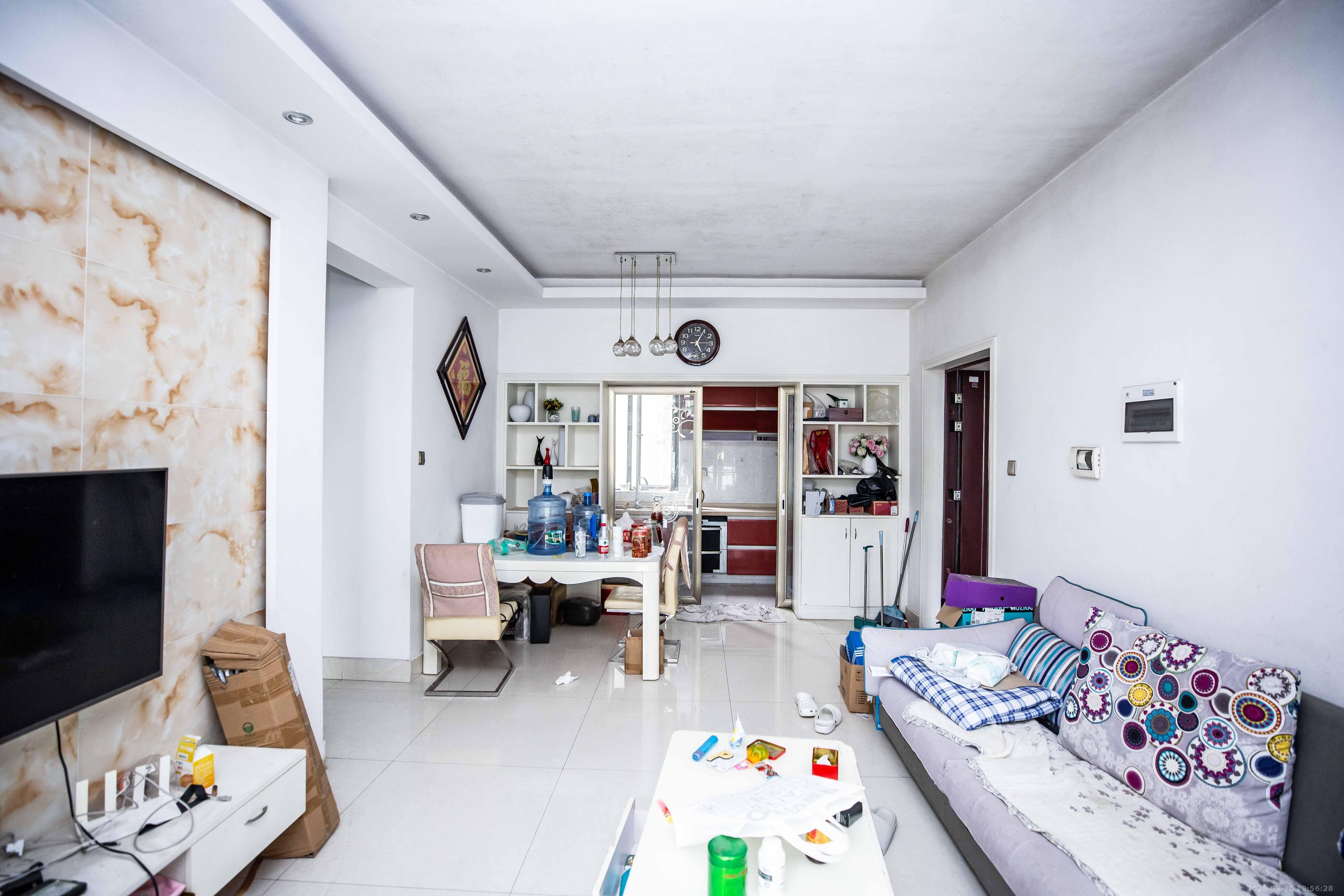 莱茵城 3室2厅1卫 2100.0元/月 莱茵城 3室2厅1卫 2100.0元/月室内图