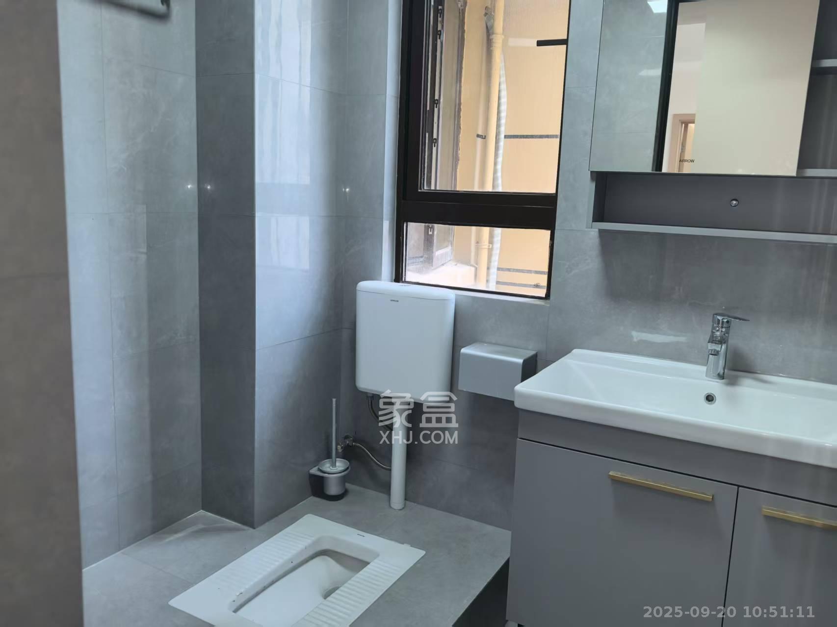 保利城(中航城国际社区、郡原美村) 3室2厅2卫 2900.0元/月 保利城(中航城国际社区、郡原美村) 3室2厅2卫 2900.0元/月室内图