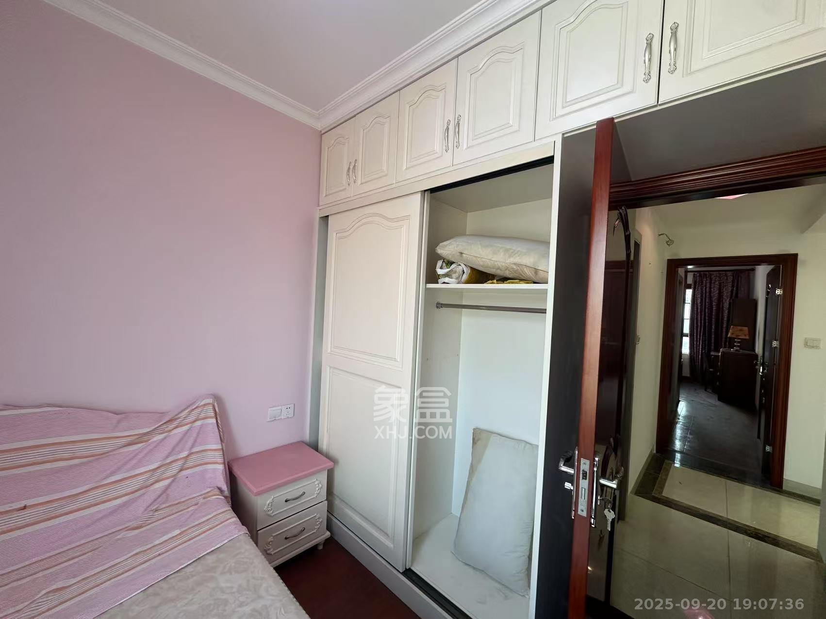 绿地之窗  3室2厅2卫    2500.0元/月室内图