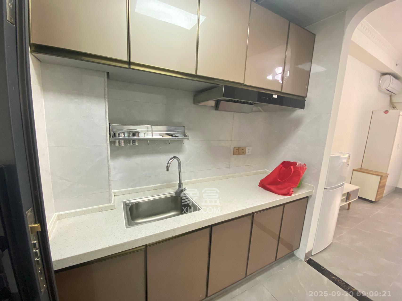 芙蓉万国城MOMA(卓越汇富苑) 1室1厅1卫 1600.0元/月 芙蓉万国城MOMA(卓越汇富苑) 1室1厅1卫 1600.0元/月室内图