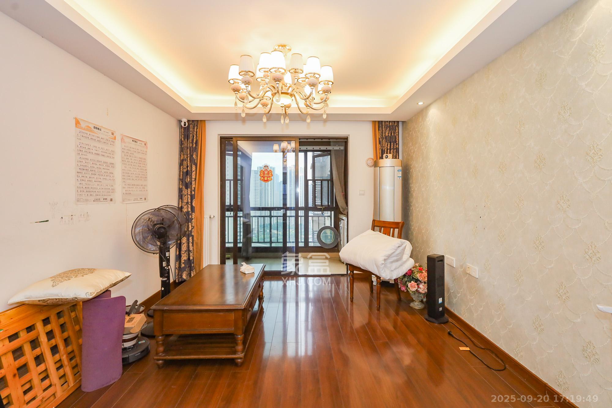 万科里金域滨江  3室2厅2卫    168.0万 万科里金域滨江  3室2厅2卫    168.0万