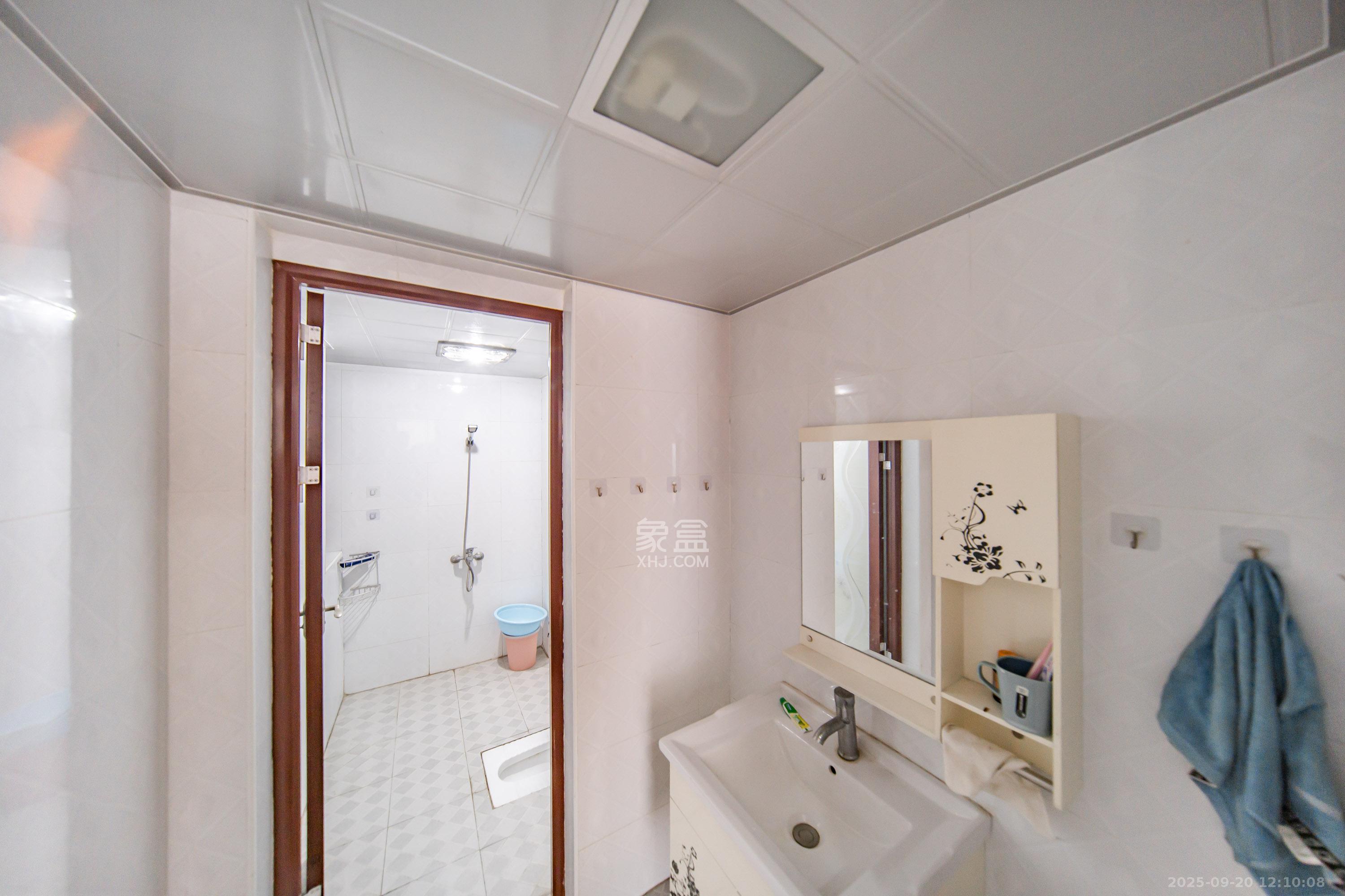 曙光泊岸 1室2厅1卫 183.0万 曙光泊岸 1室2厅1卫 183.0万卫生间