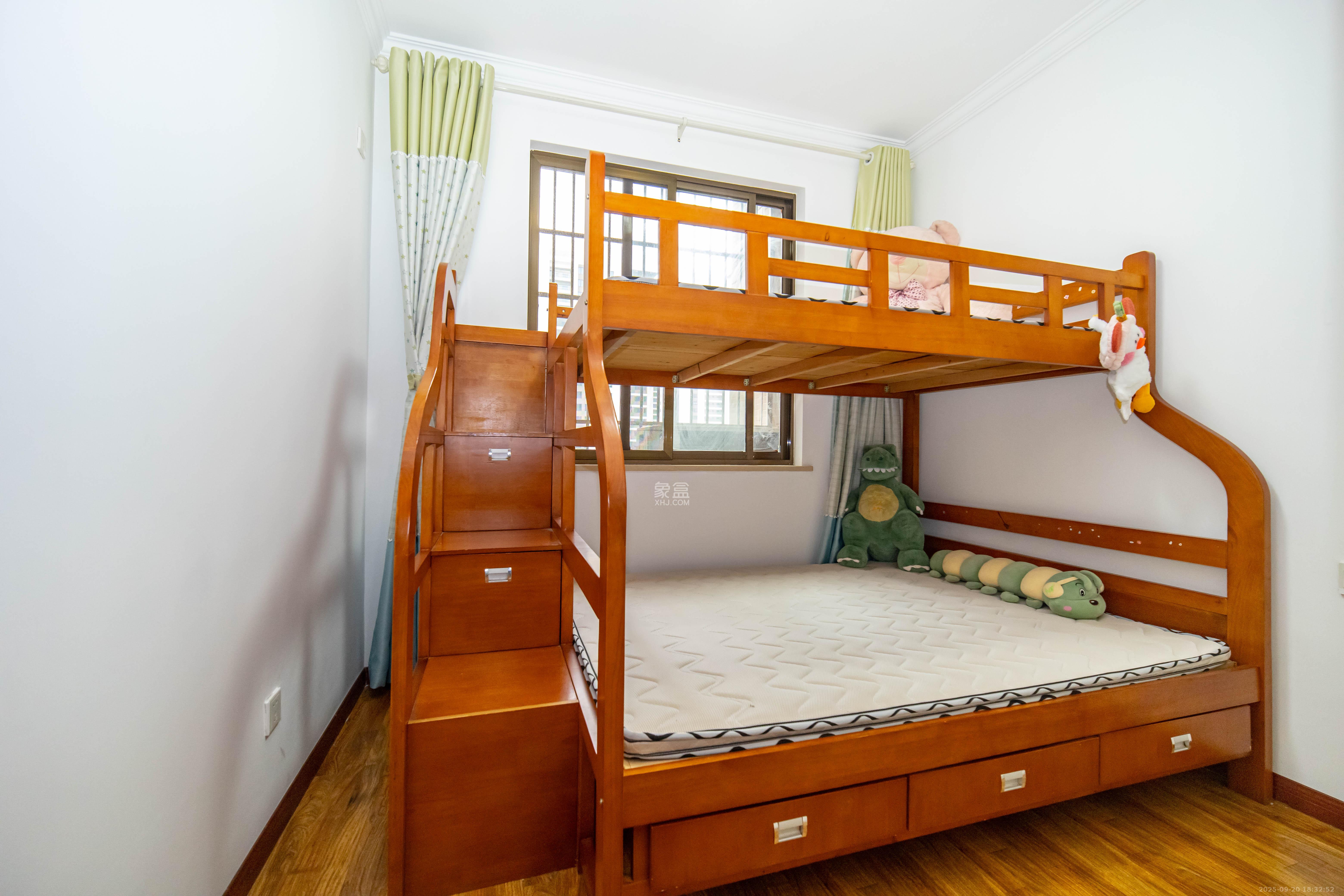 家和院  4室2厅2卫    100.0万卧室