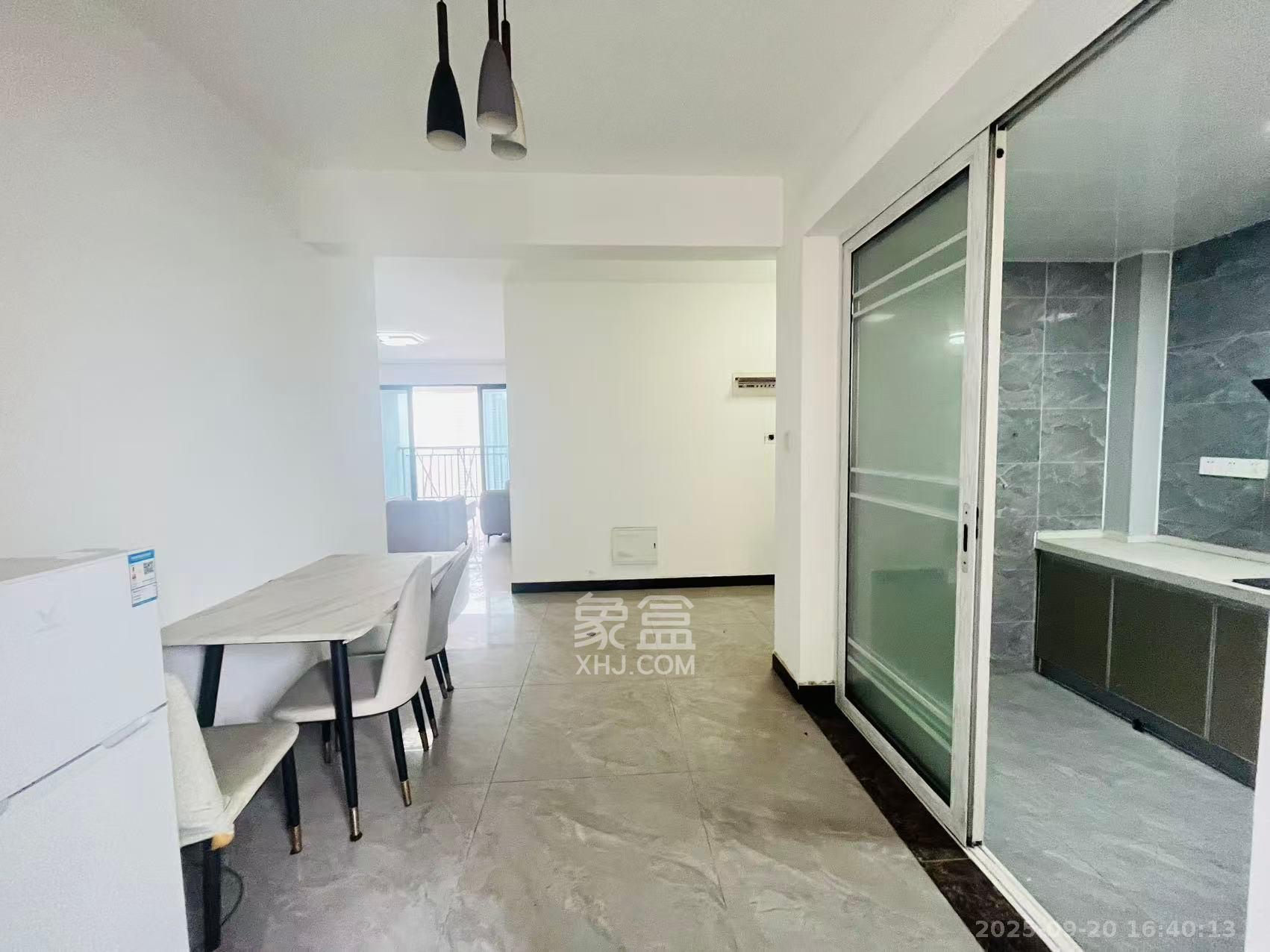 爵世名邸东湖(东湖壹号企业总部基地) 4室2厅1卫 2300.0元/月 爵世名邸东湖(东湖壹号企业总部基地) 4室2厅1卫 2300.0元/月室内图