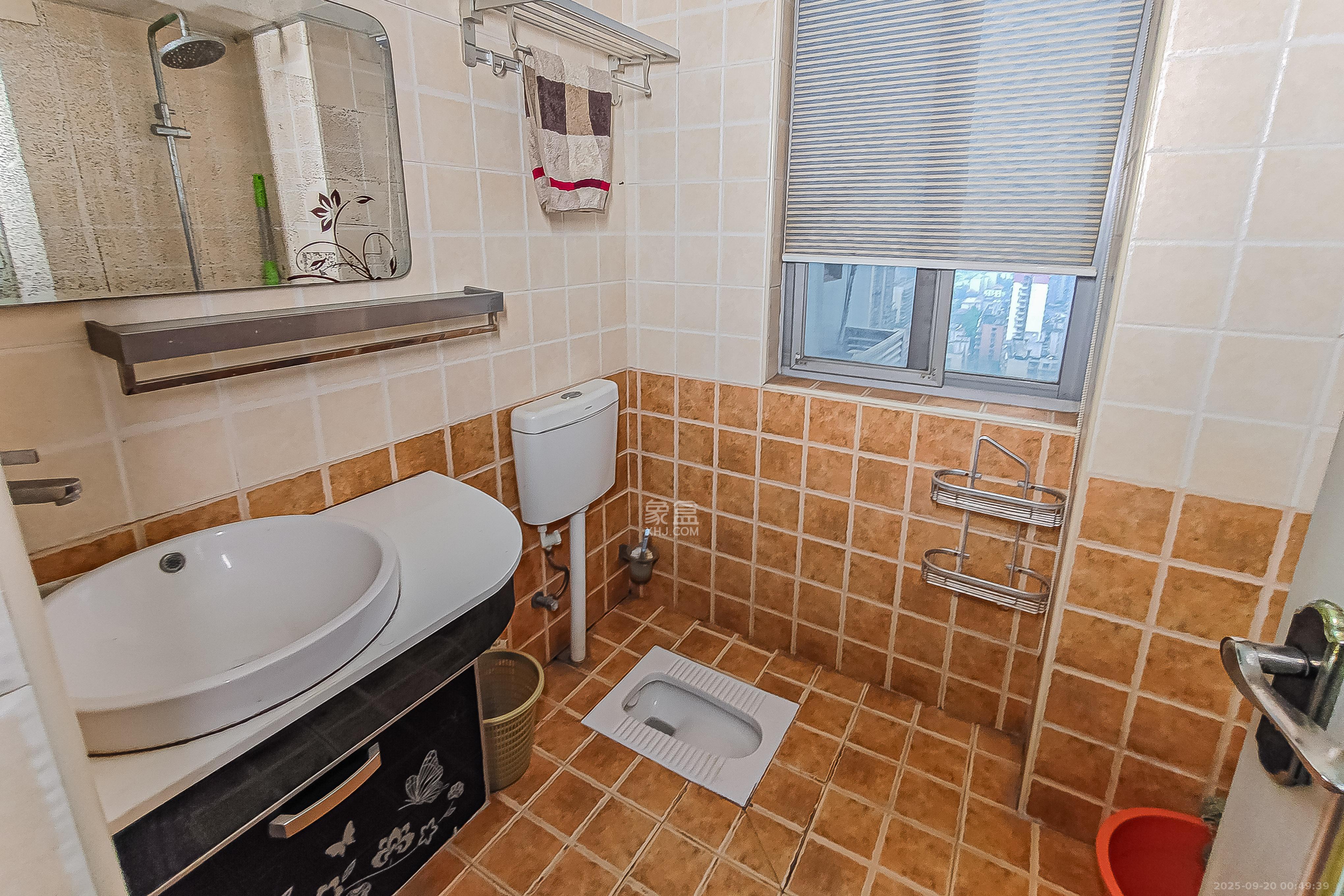 友阿光大大厦 3室2厅2卫 122.0万 友阿光大大厦 3室2厅2卫 122.0万卫生间