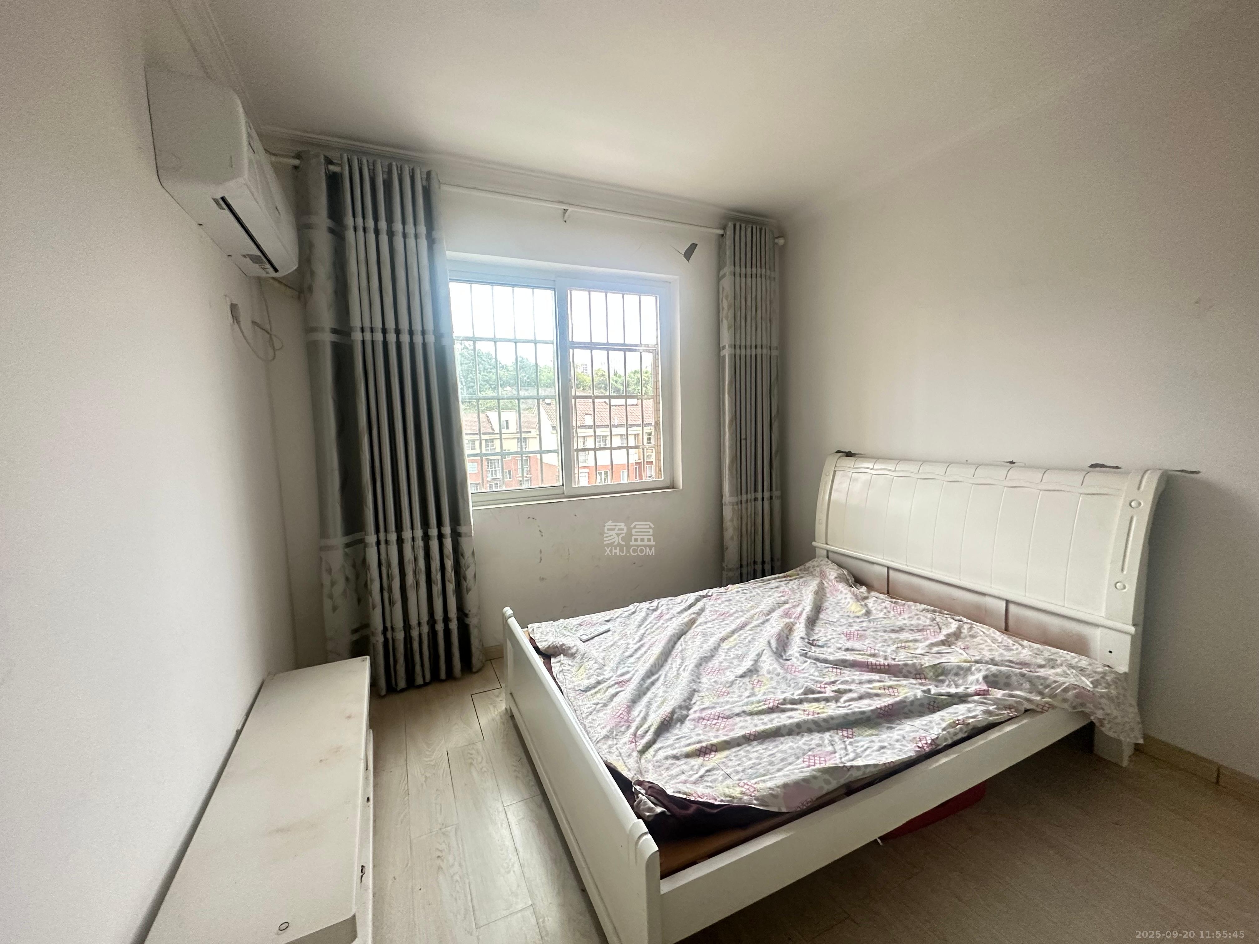 鄱阳小区 3室2厅1卫 1300.0元/月 鄱阳小区 3室2厅1卫 1300.0元/月室内图