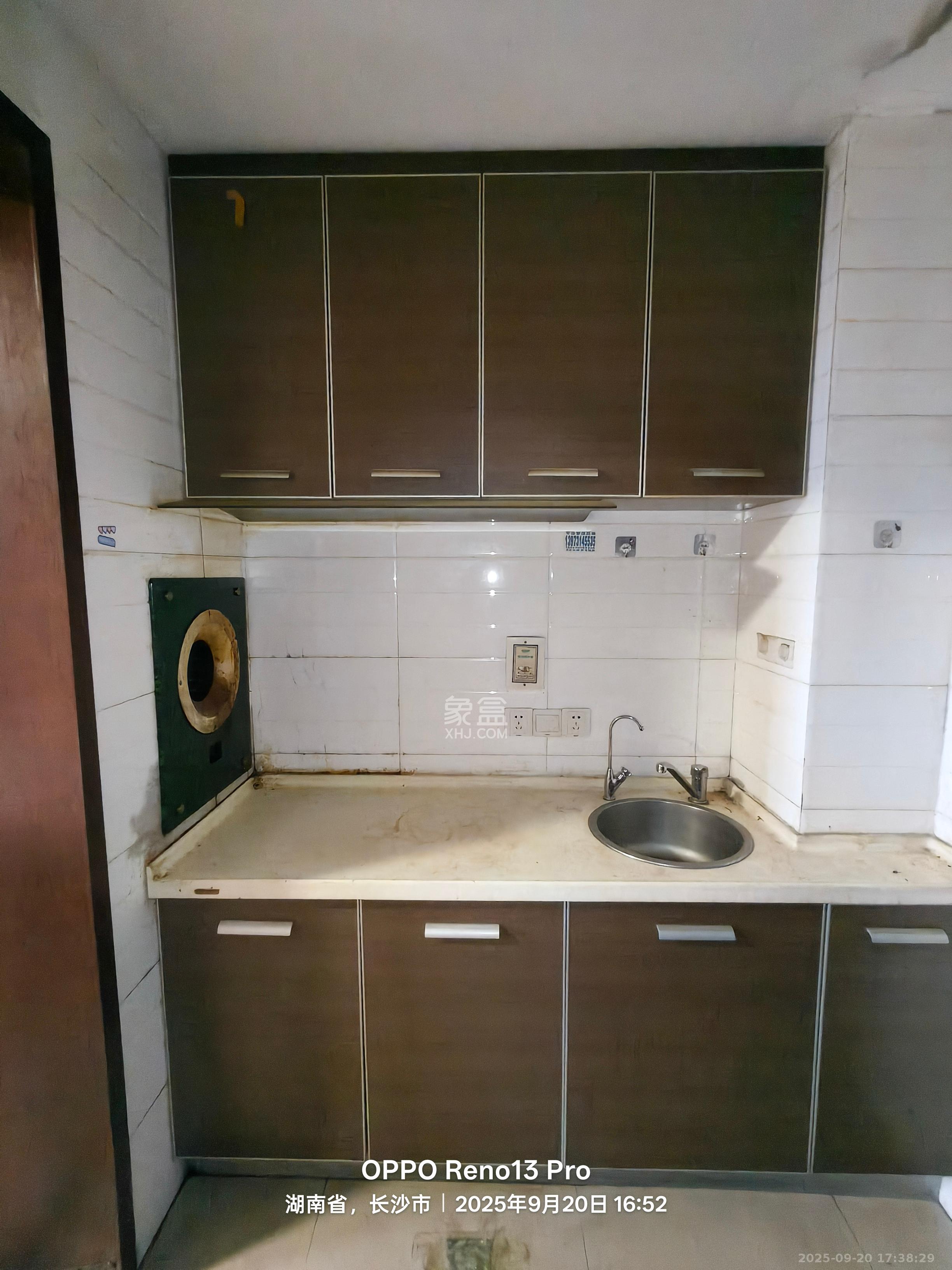 标志商务中心  1室1厅1卫    1000.0元/月室内图