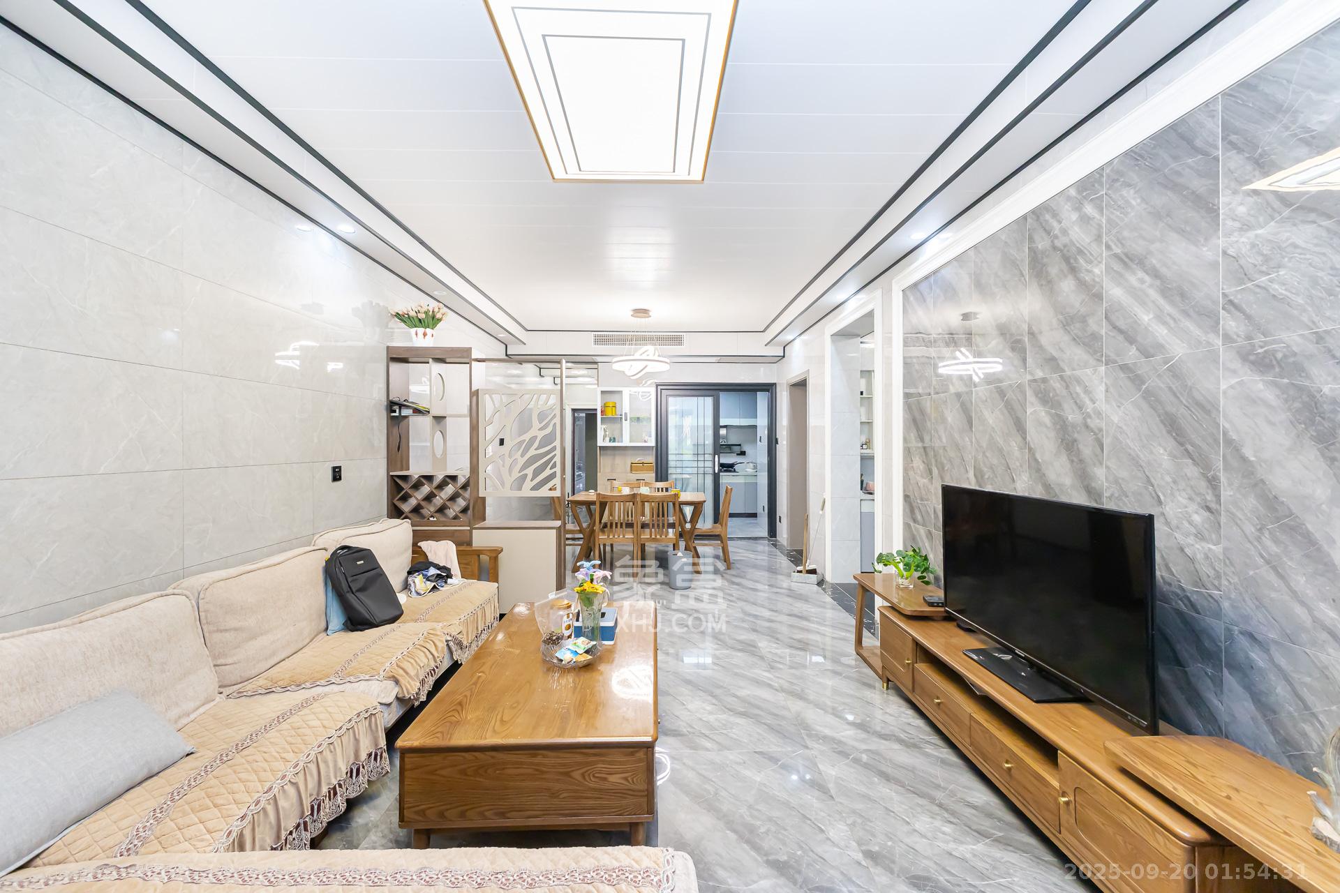 润和滨江府 3室2厅2卫 120.0万 润和滨江府 3室2厅2卫 120.0万客厅