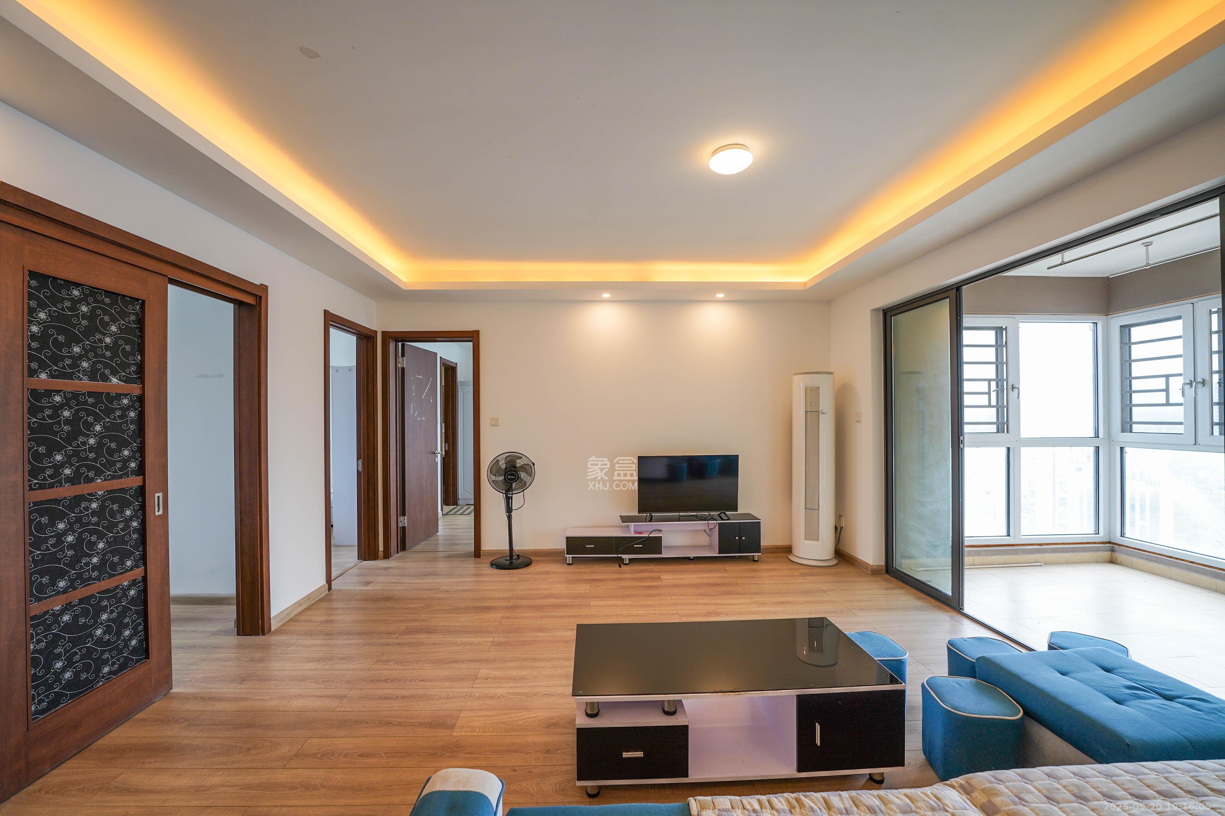 汇金城/嘉华城（二期、三期）  4室2厅2卫    145.0万客厅