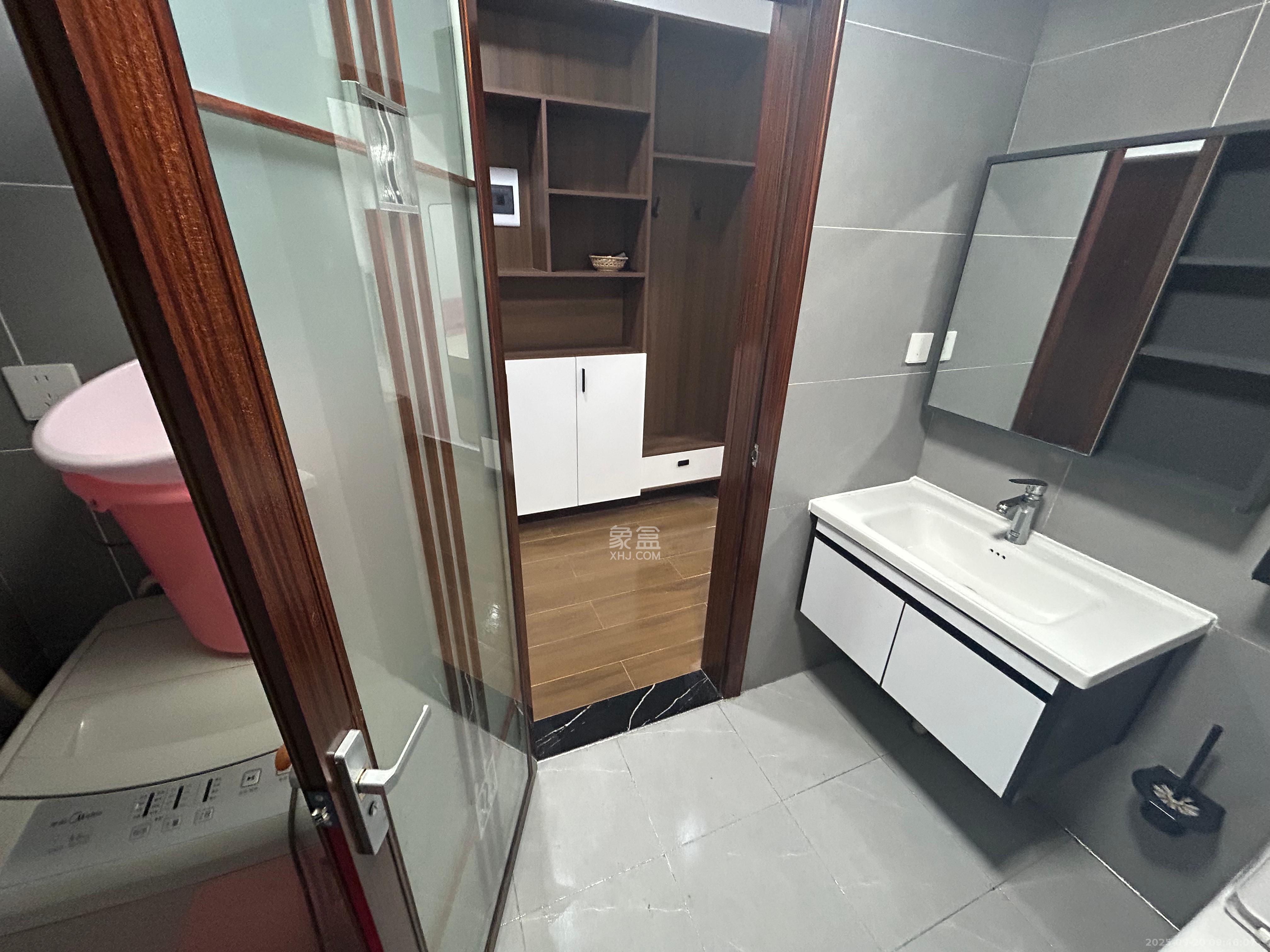 日盛湖湘花苑 1室1厅1卫 1300.0元/月 日盛湖湘花苑 1室1厅1卫 1300.0元/月室内图