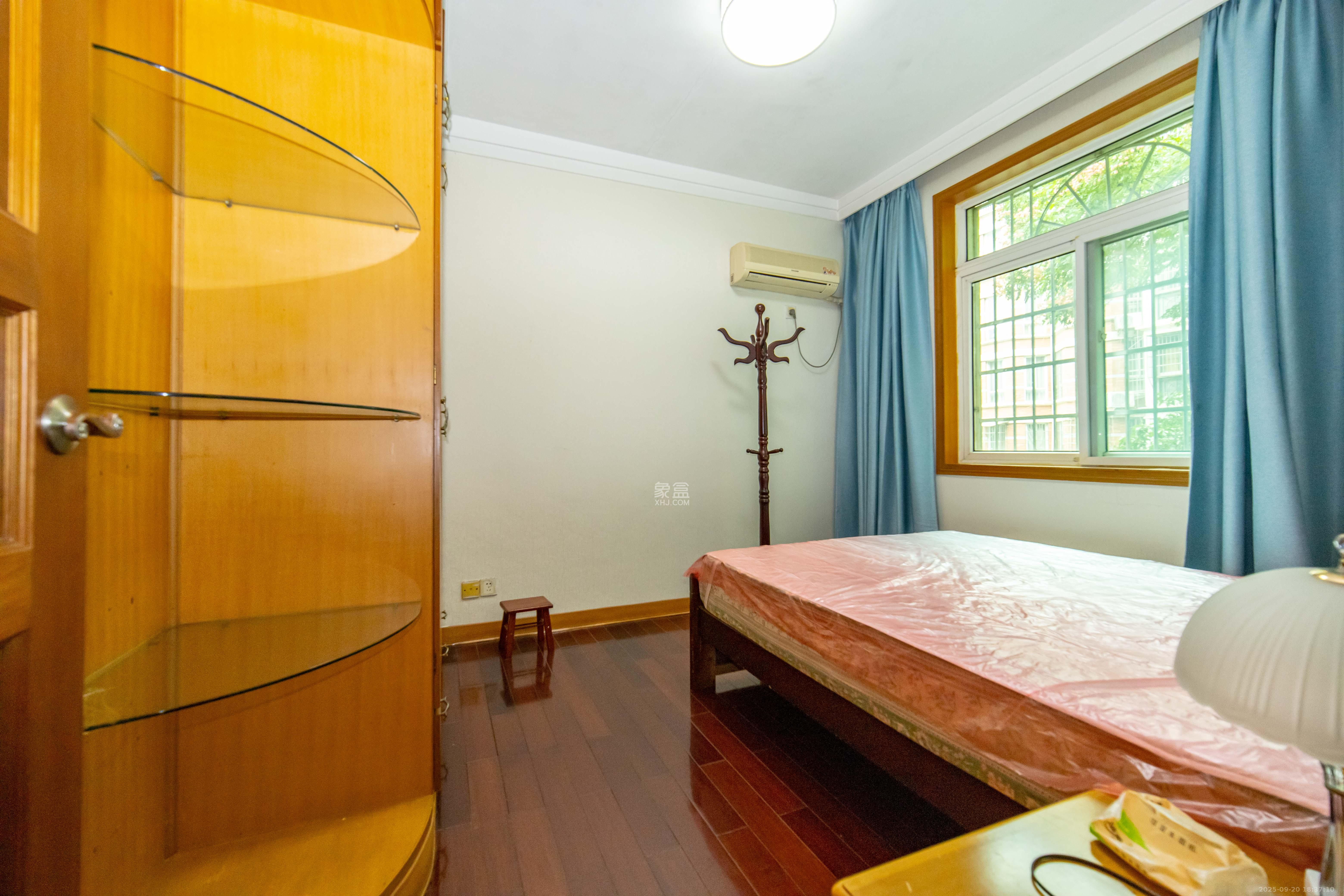 欣安小区 3室2厅2卫 71.8万 欣安小区 3室2厅2卫 71.8万卧室