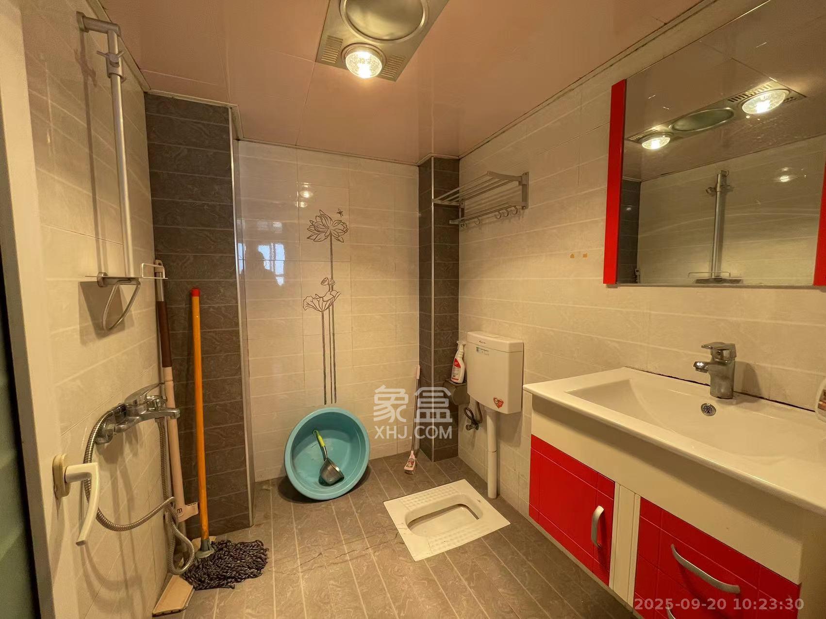 左岸右岸 1室1厅1卫 1700.0元/月 左岸右岸 1室1厅1卫 1700.0元/月室内图