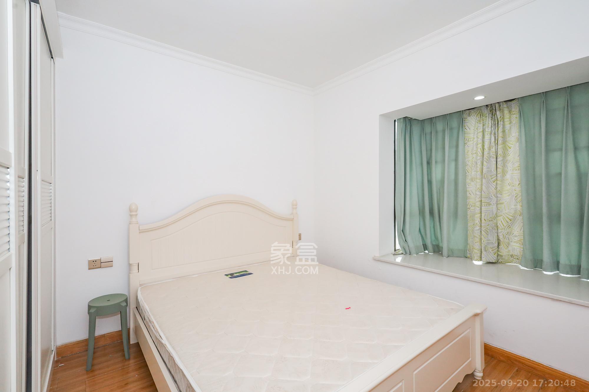 芙蓉别墅山庄（嘉湘华庭）  3室2厅2卫    150.0万卧室