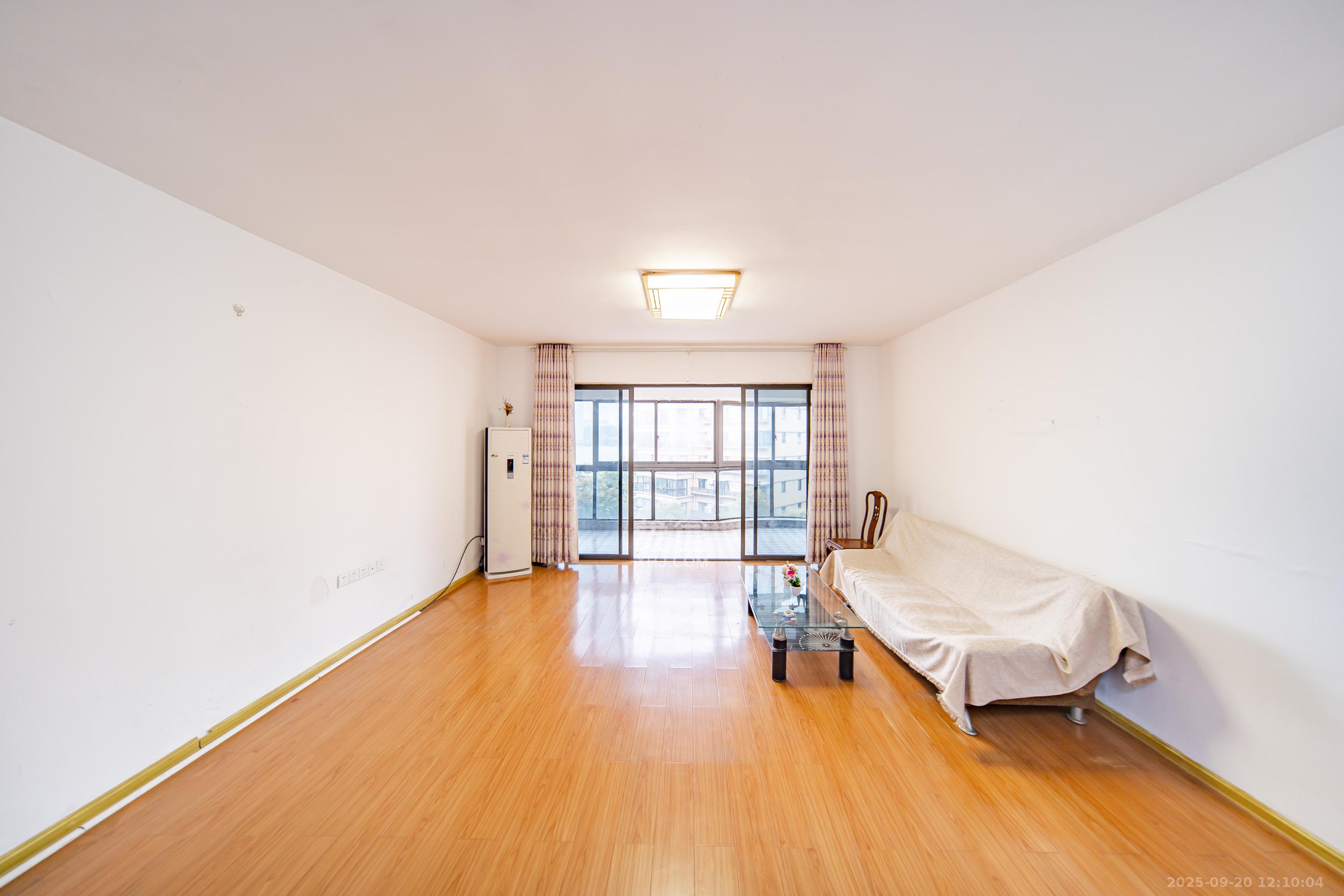 曙光泊岸 1室2厅1卫 183.0万 曙光泊岸 1室2厅1卫 183.0万客厅