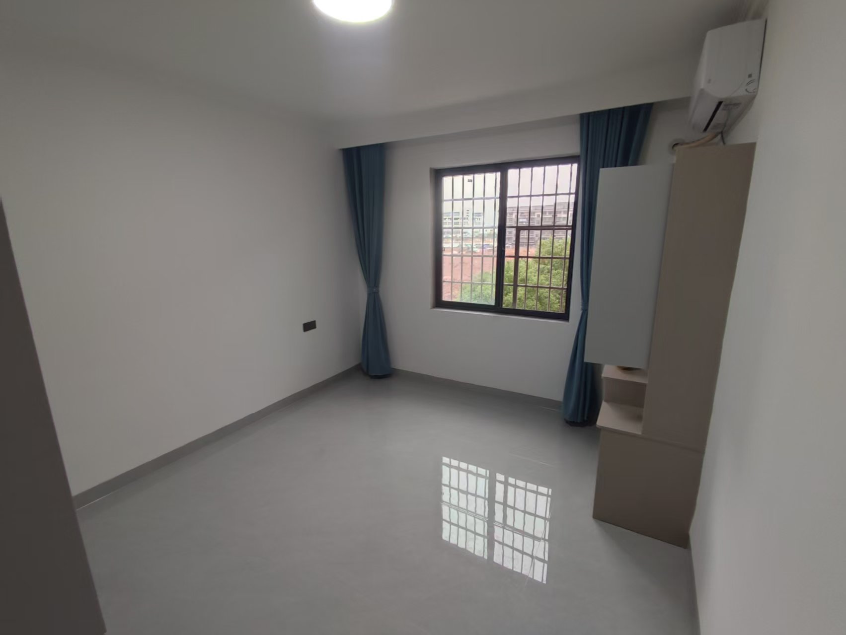 互助小区  3室2厅2卫   1900.00元/月室内图