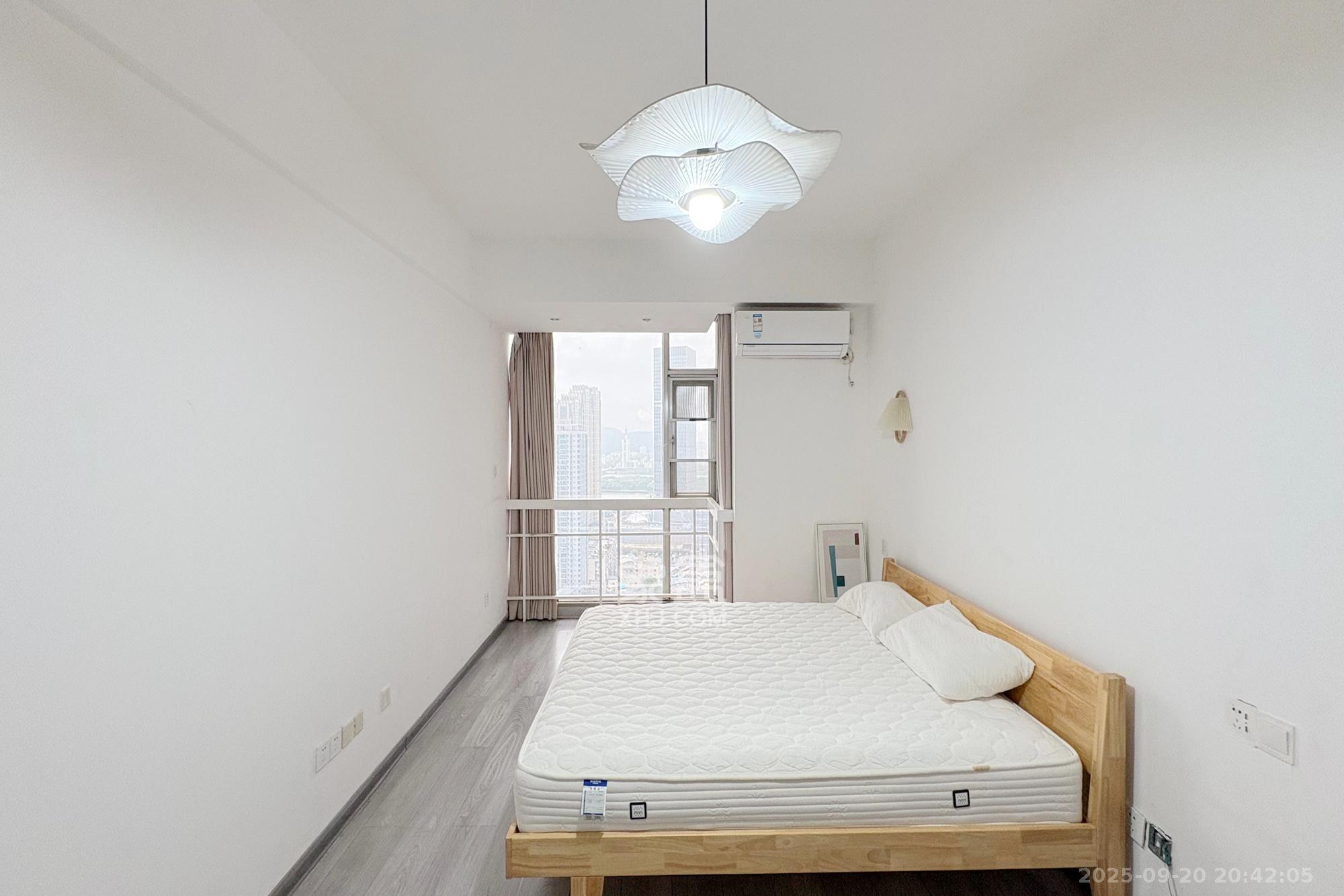 英尚国际  1室0厅0卫    38.0万客厅