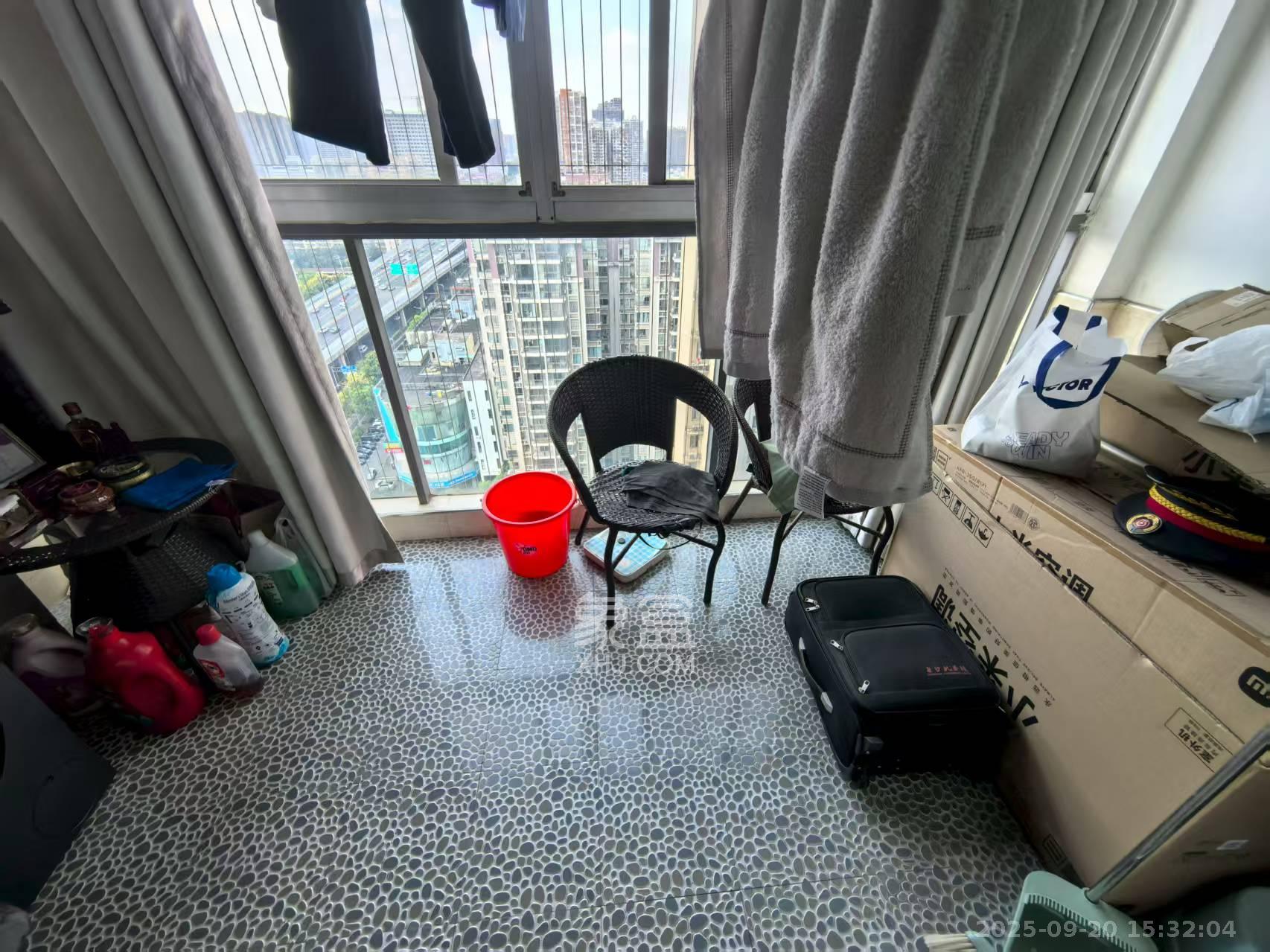 银港水晶城 2室2厅1卫 2400.0元/月 银港水晶城 2室2厅1卫 2400.0元/月室内图