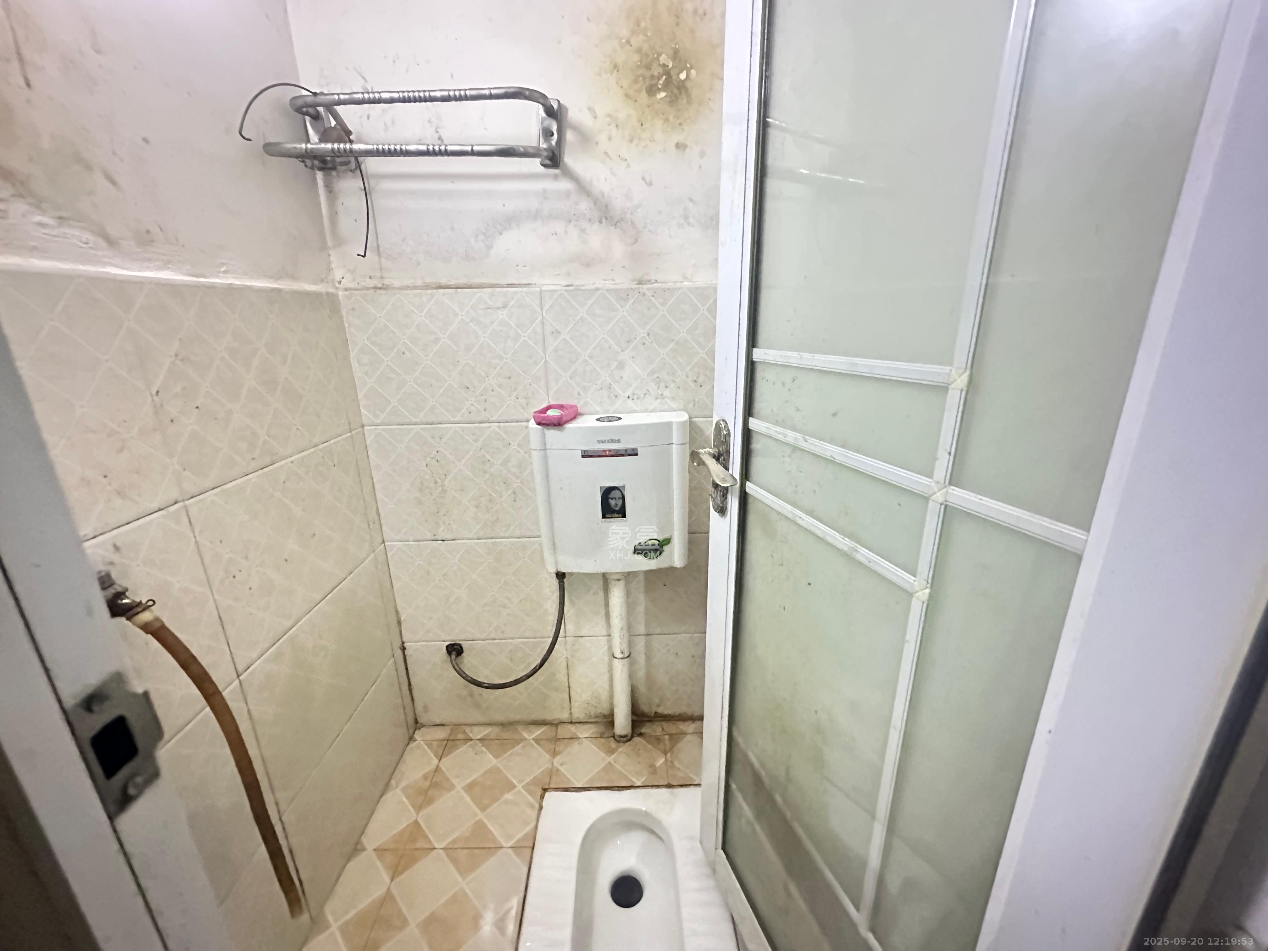 鄱阳小区 1室1厅1卫 400.0元/月 鄱阳小区 1室1厅1卫 400.0元/月室内图