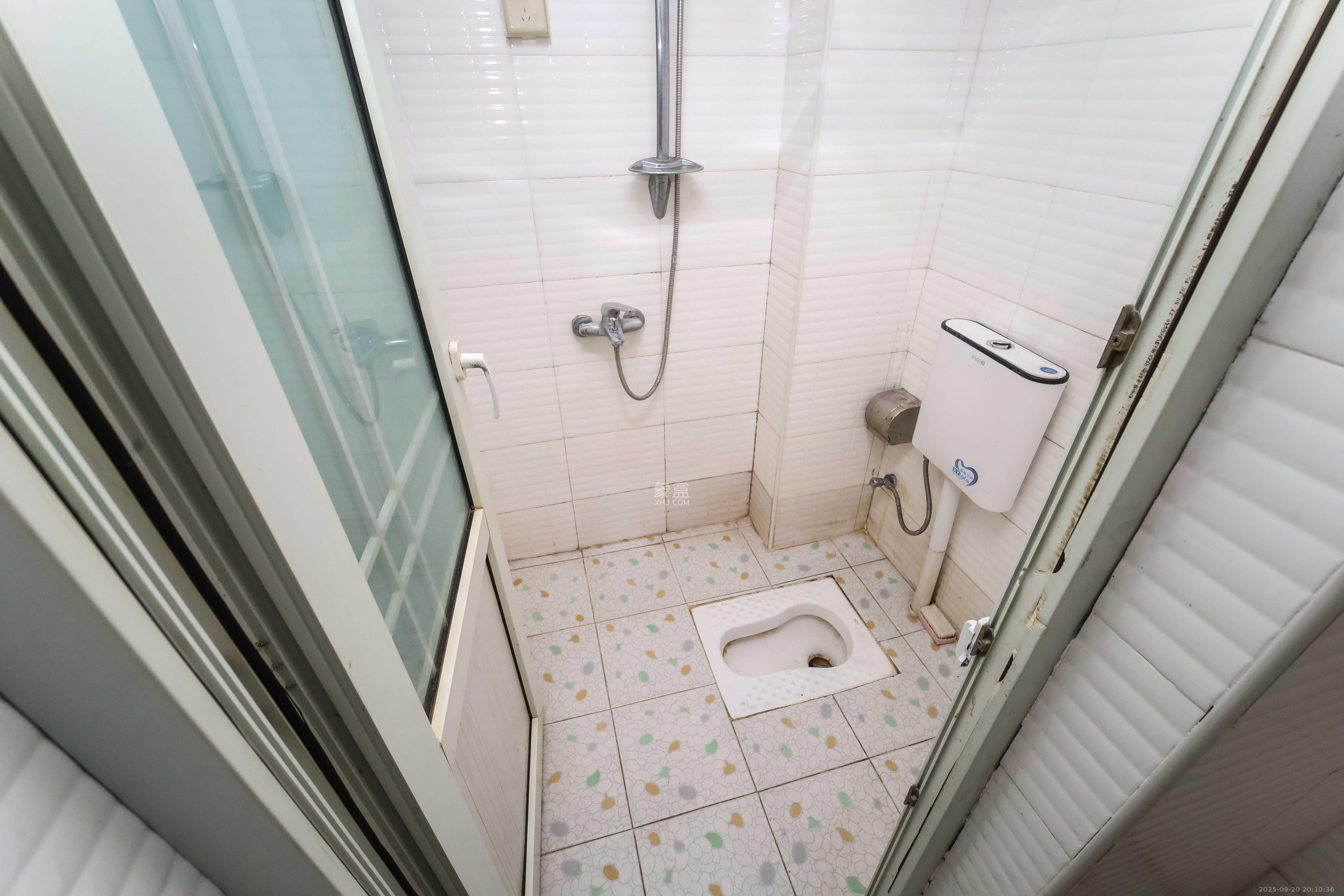 诺亚方舟大厦  2室2厅1卫    52.0万卫生间