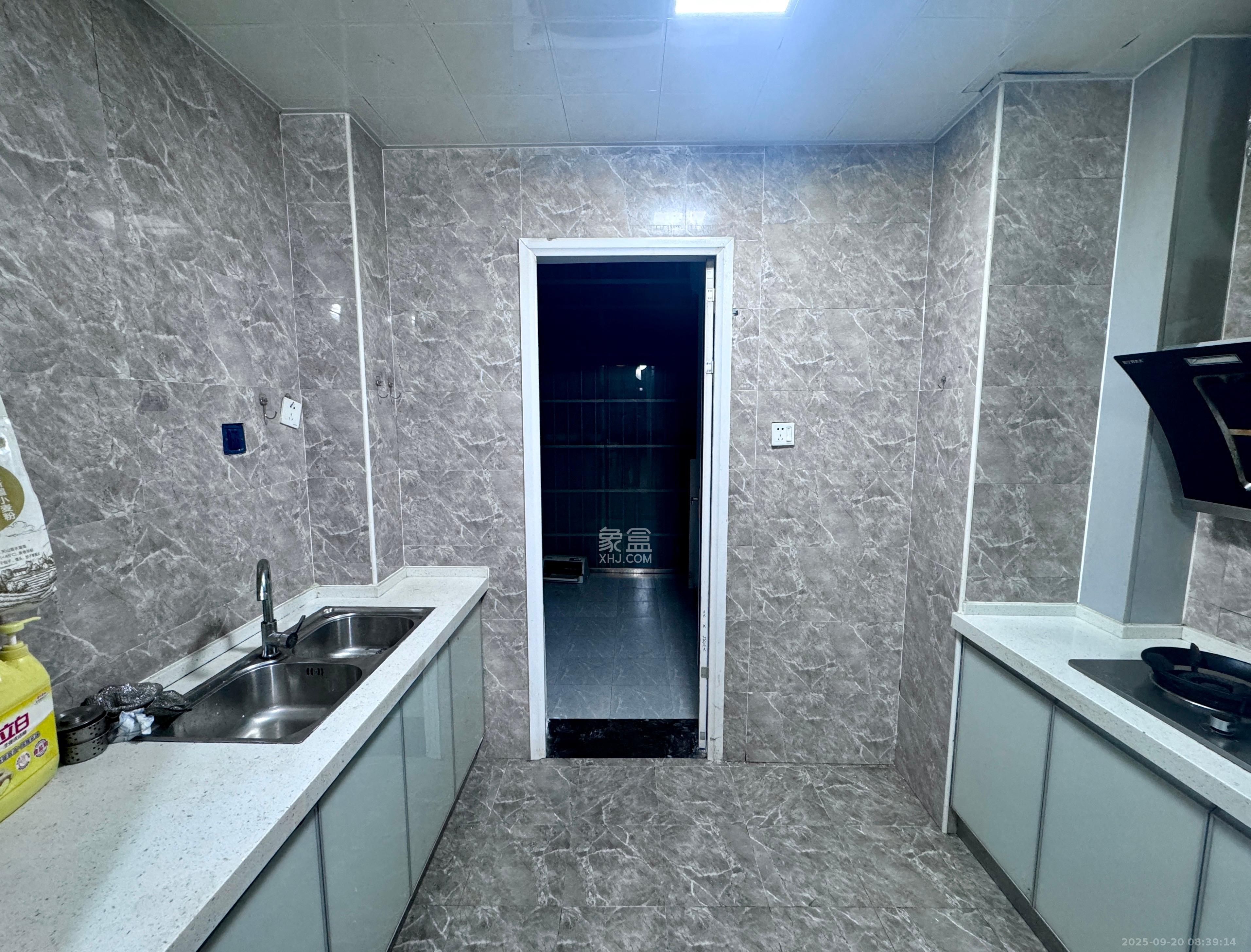 江河东澜湾  3室2厅1卫    2800.0元/月 江河东澜湾  3室2厅1卫    2800.0元/月室内图