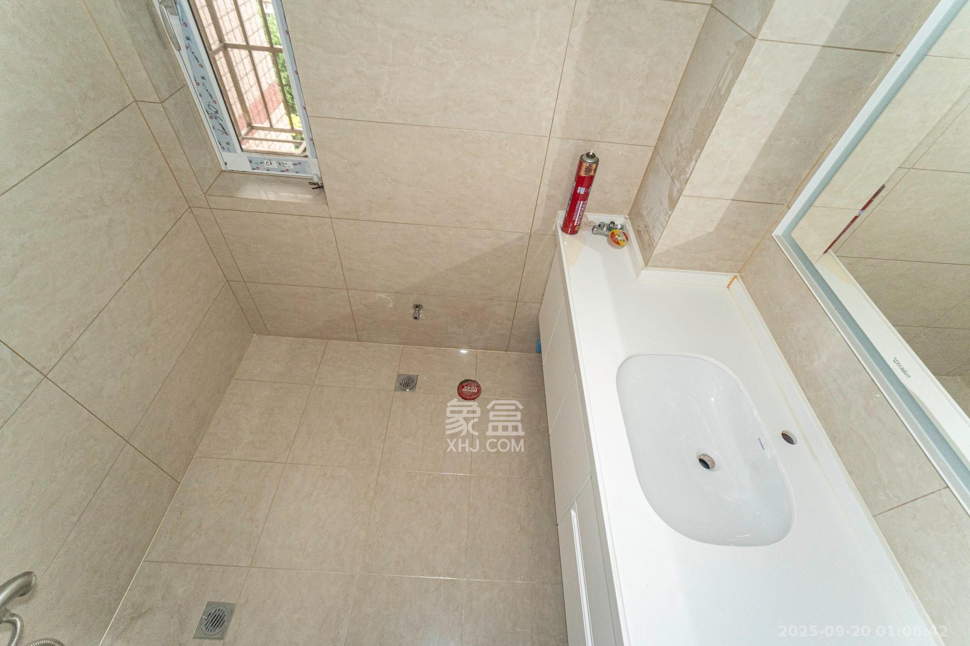 金鹰小区 3室2厅2卫 66.0万 金鹰小区 3室2厅2卫 66.0万卫生间