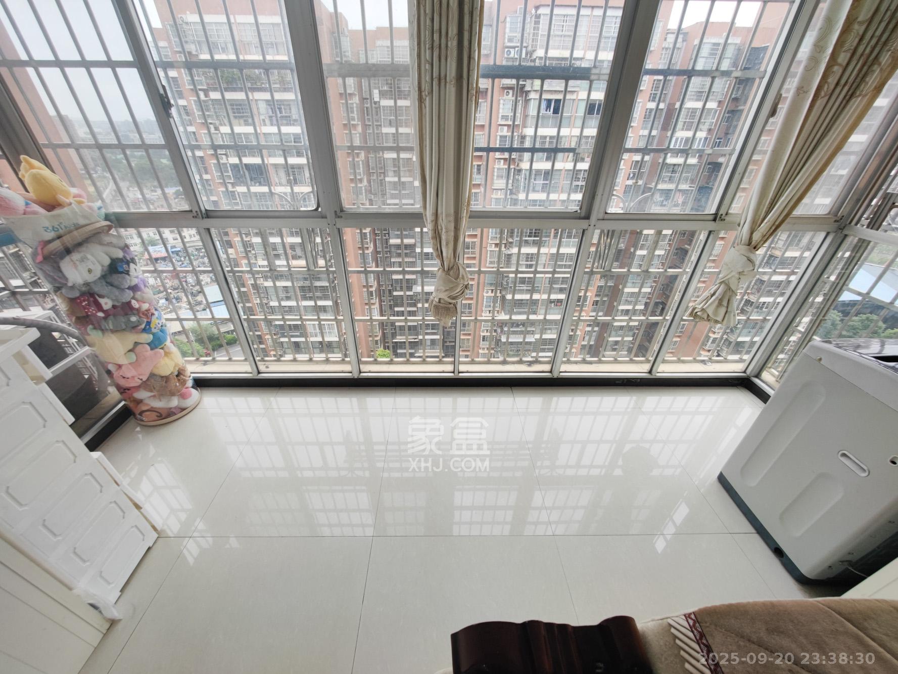 弘欣公寓 3室2厅1卫 79.0万 弘欣公寓 3室2厅1卫 79.0万阳台