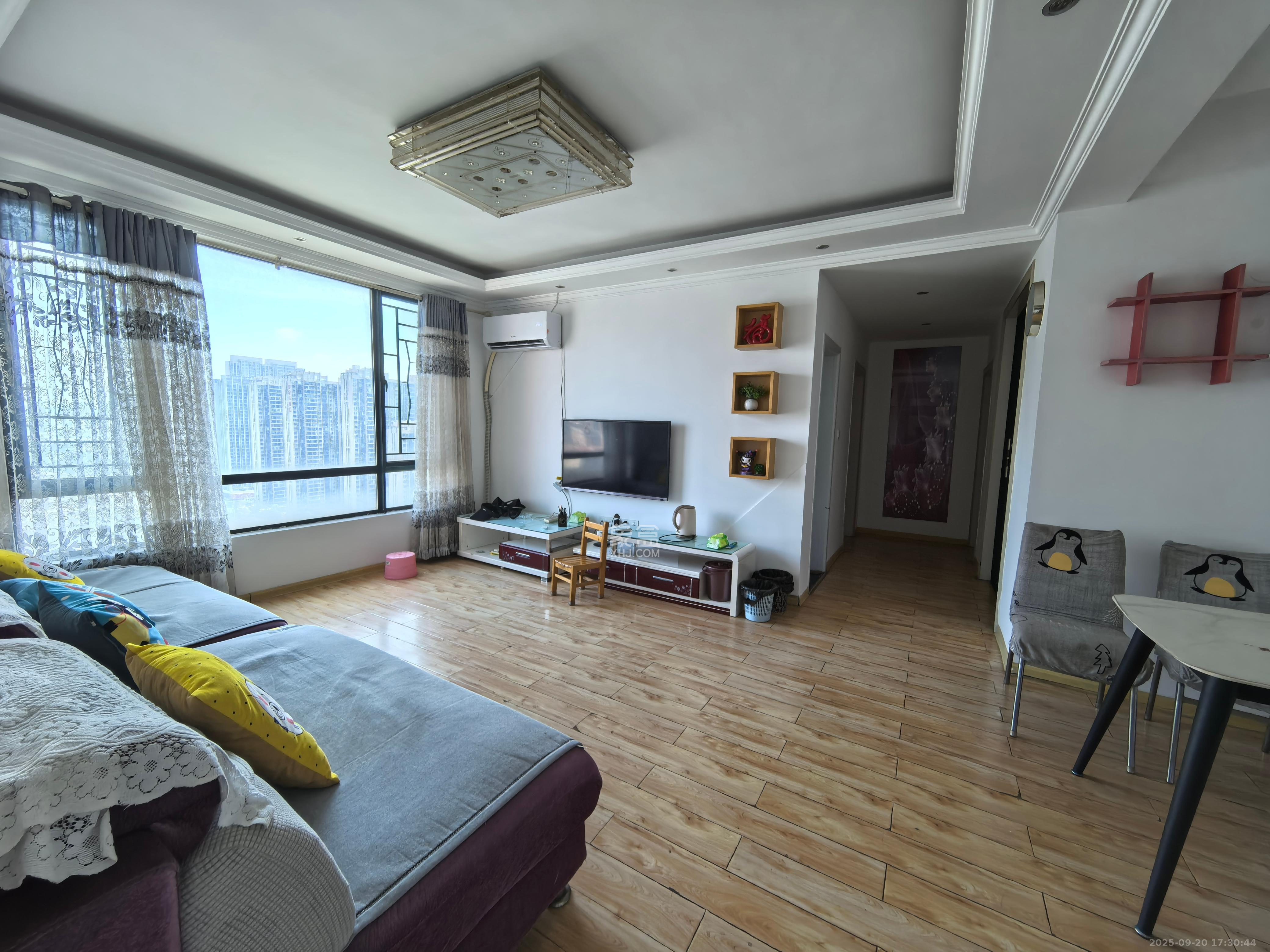 尊邸华庭 3室2厅1卫 2500.0元/月 尊邸华庭 3室2厅1卫 2500.0元/月室内图