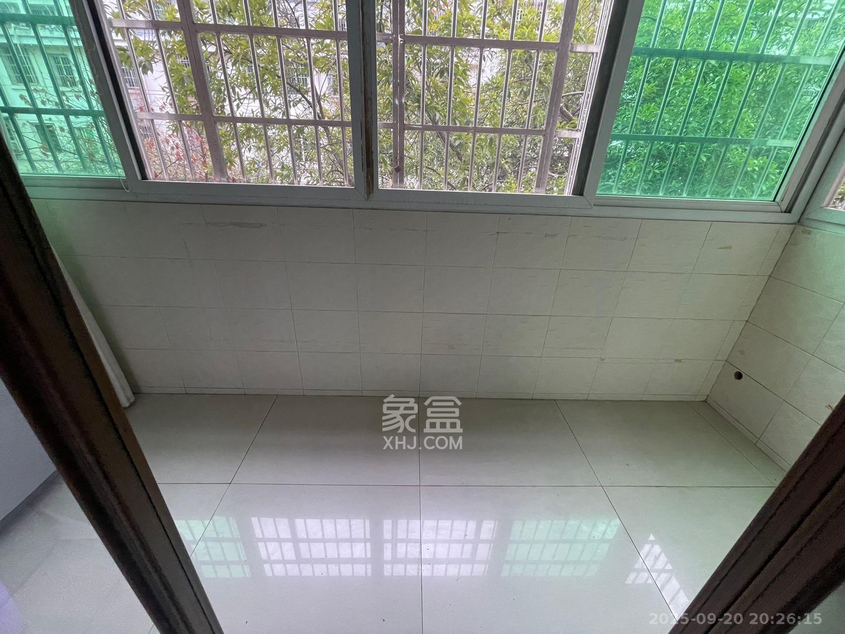 恩瑞麓山名园(龙王港小区) 3室2厅1卫 2300.0元/月 恩瑞麓山名园(龙王港小区) 3室2厅1卫 2300.0元/月室内图