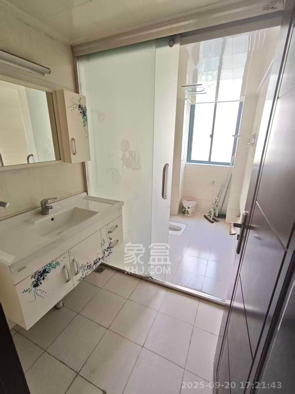 华盛世纪新城 4室2厅2卫 2500.0元/月 华盛世纪新城 4室2厅2卫 2500.0元/月室内图