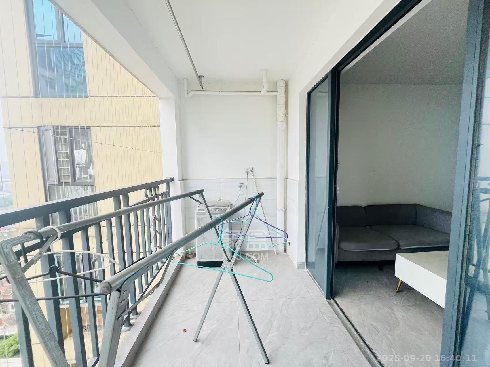 爵世名邸东湖(东湖壹号企业总部基地) 4室2厅1卫 2300.0元/月 爵世名邸东湖(东湖壹号企业总部基地) 4室2厅1卫 2300.0元/月室内图