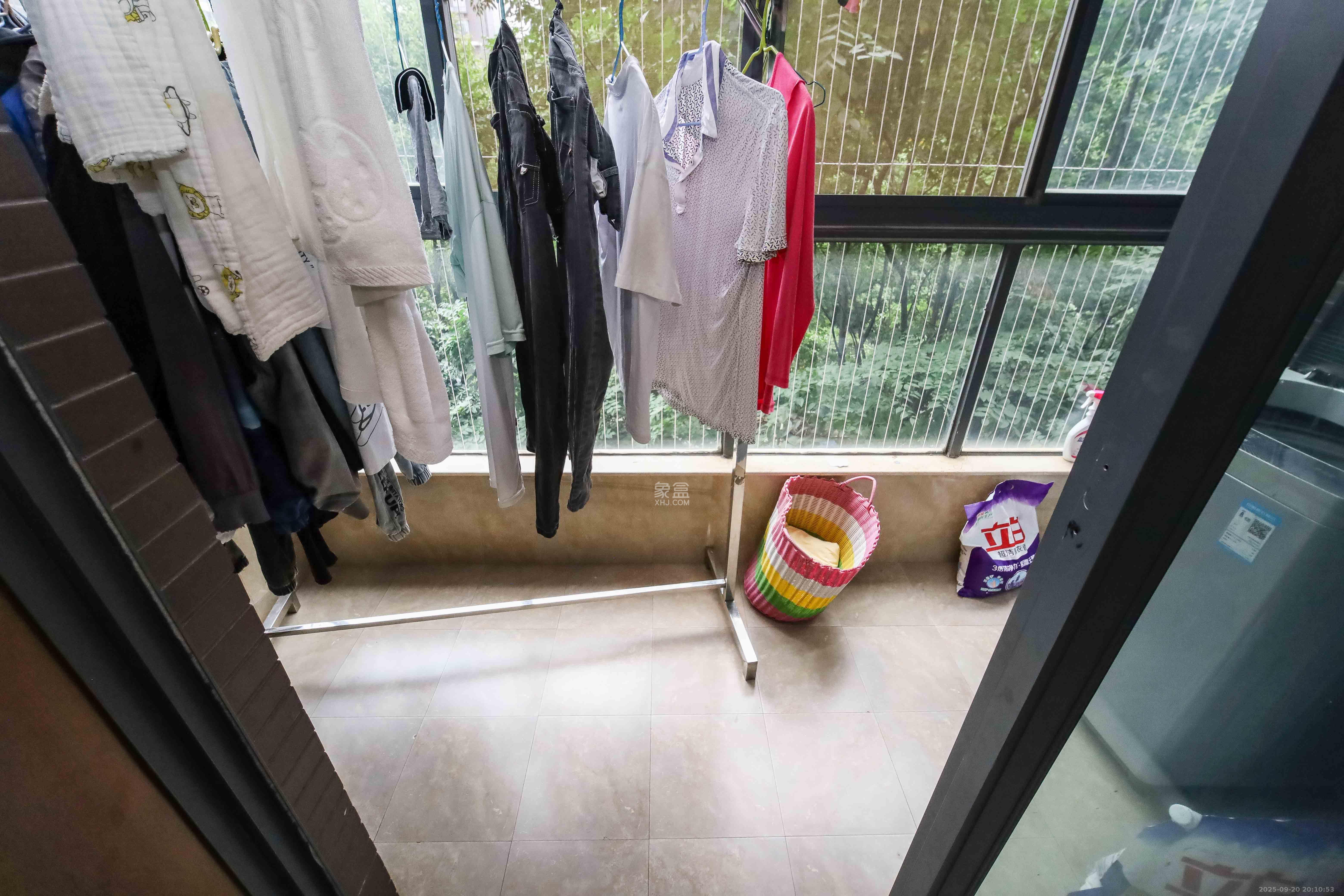 西子花苑  3室2厅1卫    99.8万阳台