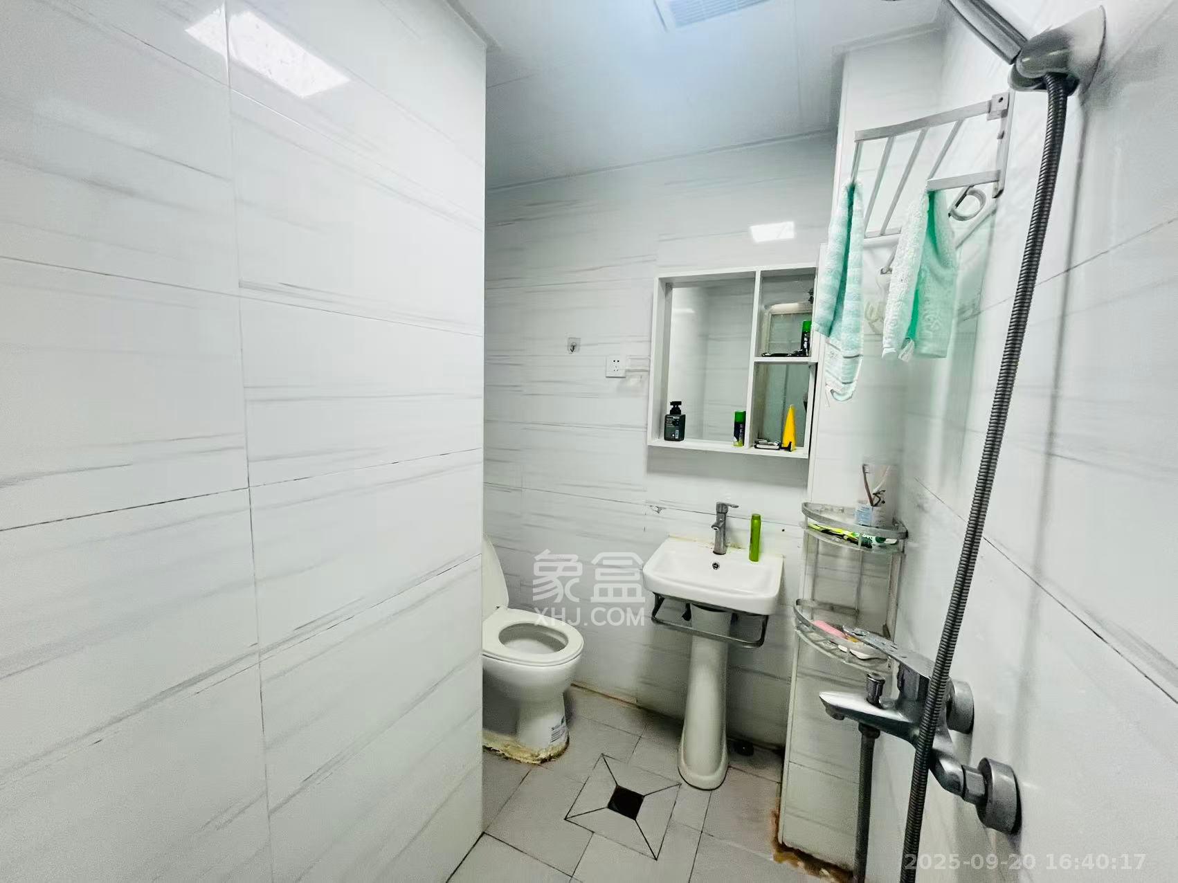 爵世名邸东湖(东湖壹号企业总部基地) 4室2厅1卫 2300.0元/月 爵世名邸东湖(东湖壹号企业总部基地) 4室2厅1卫 2300.0元/月室内图