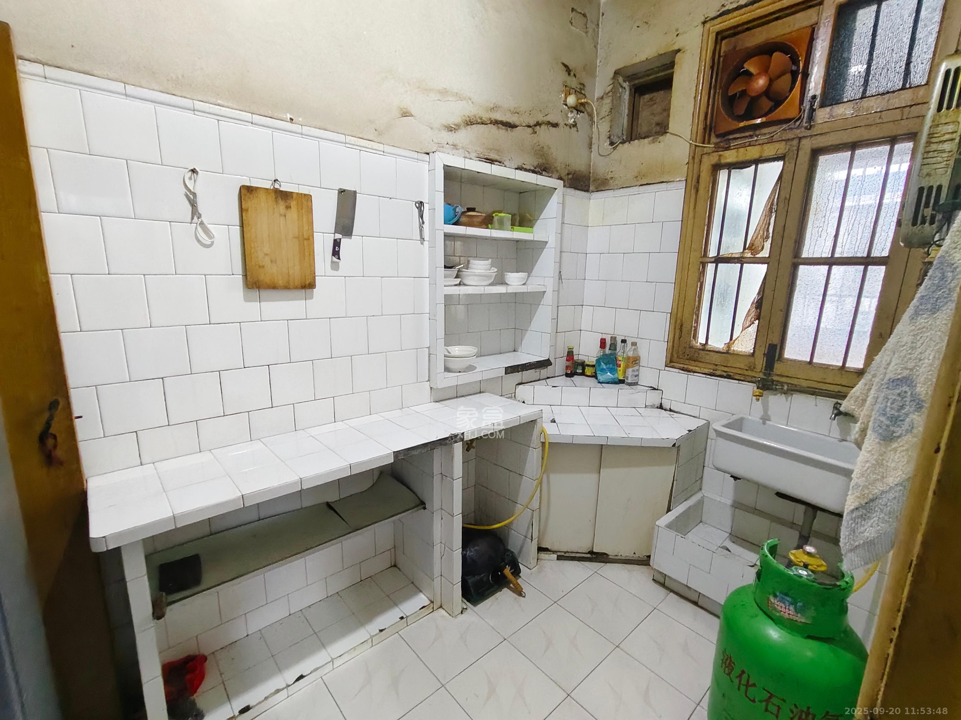 向东园社区(国税局宿舍) 2室1厅1卫 1200.0元/月 向东园社区(国税局宿舍) 2室1厅1卫 1200.0元/月室内图