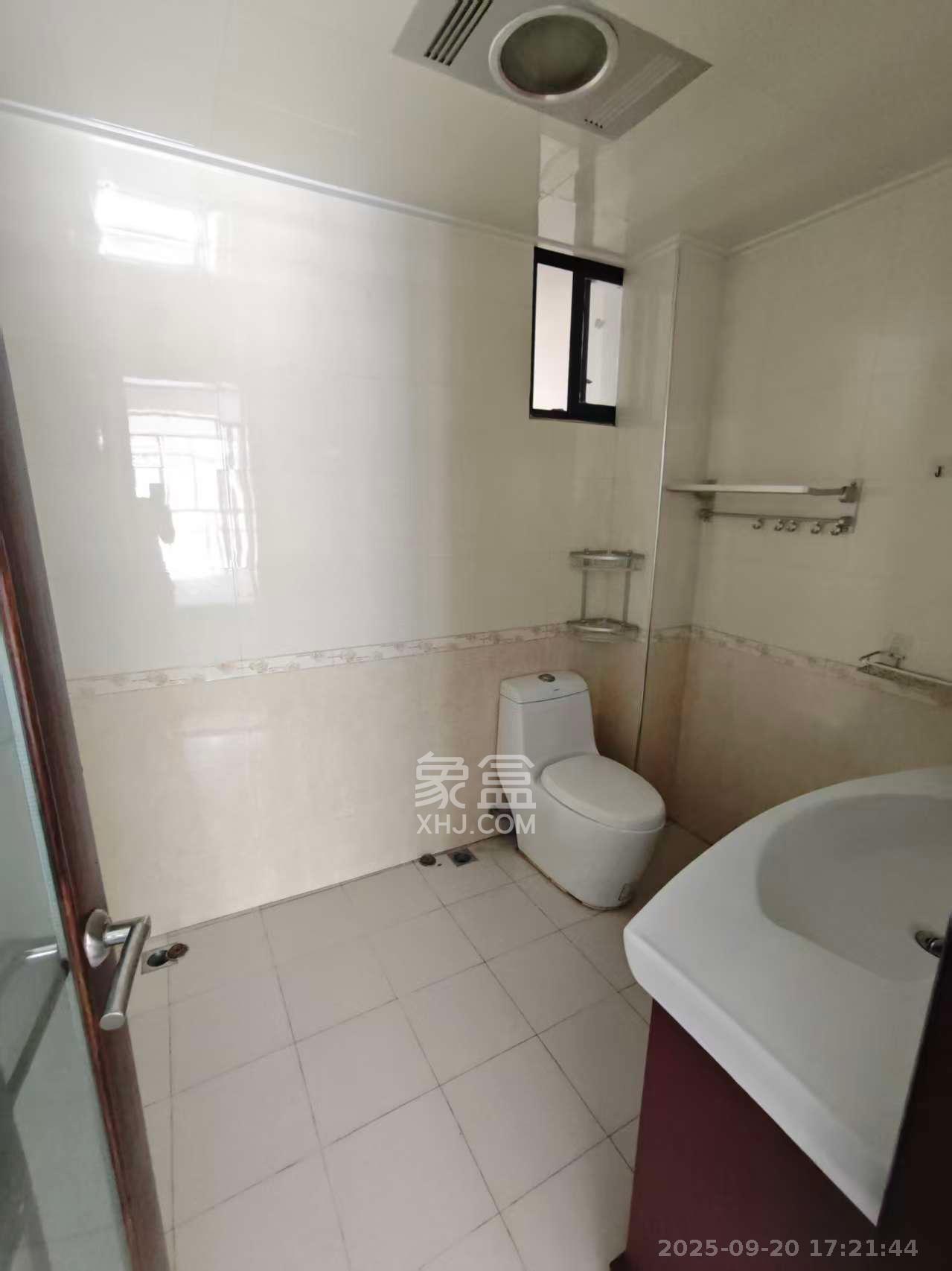 华盛世纪新城 4室2厅2卫 2500.0元/月 华盛世纪新城 4室2厅2卫 2500.0元/月室内图