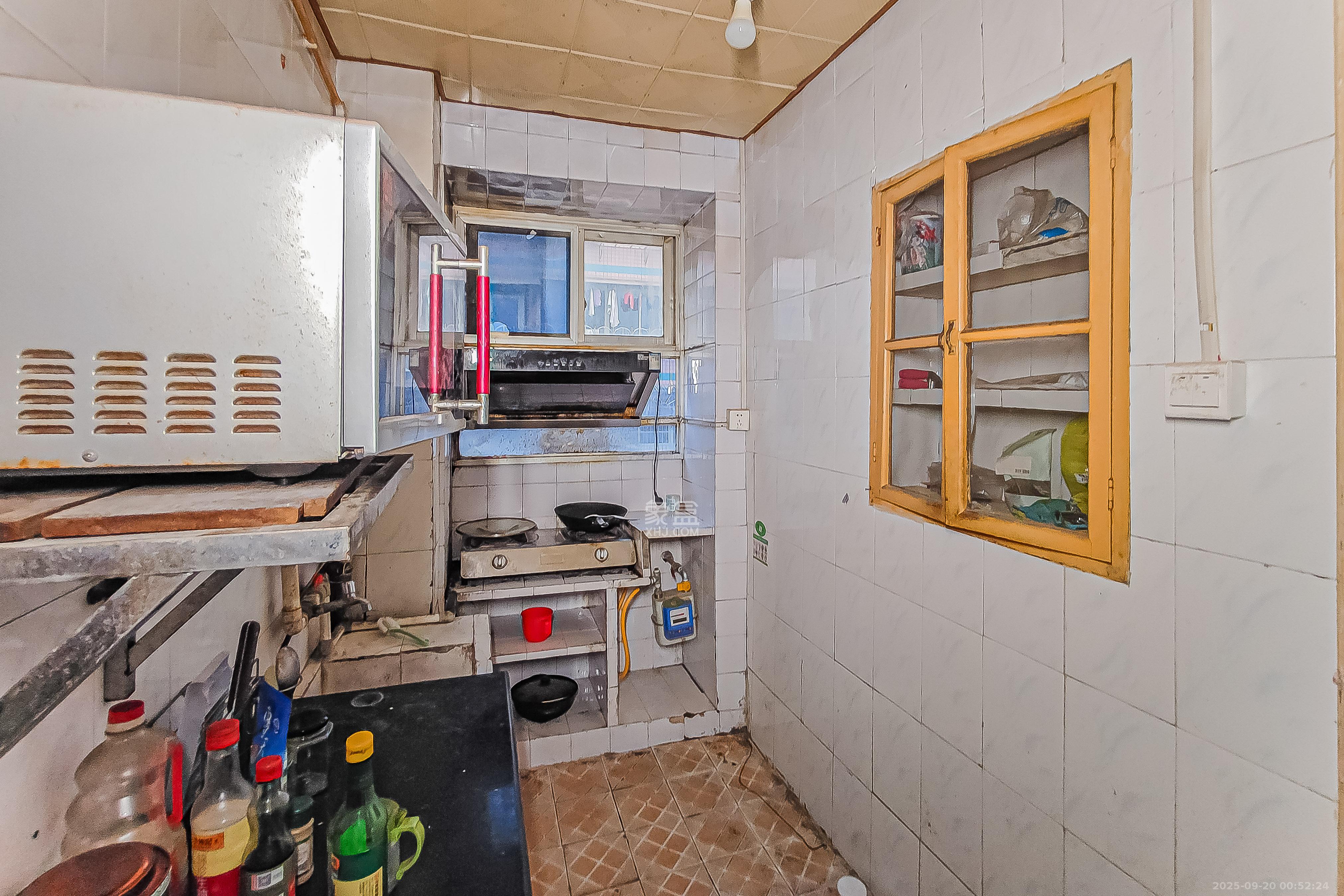 长岭水电八局宿舍 3室1厅1卫 38.0万 长岭水电八局宿舍 3室1厅1卫 38.0万厨房