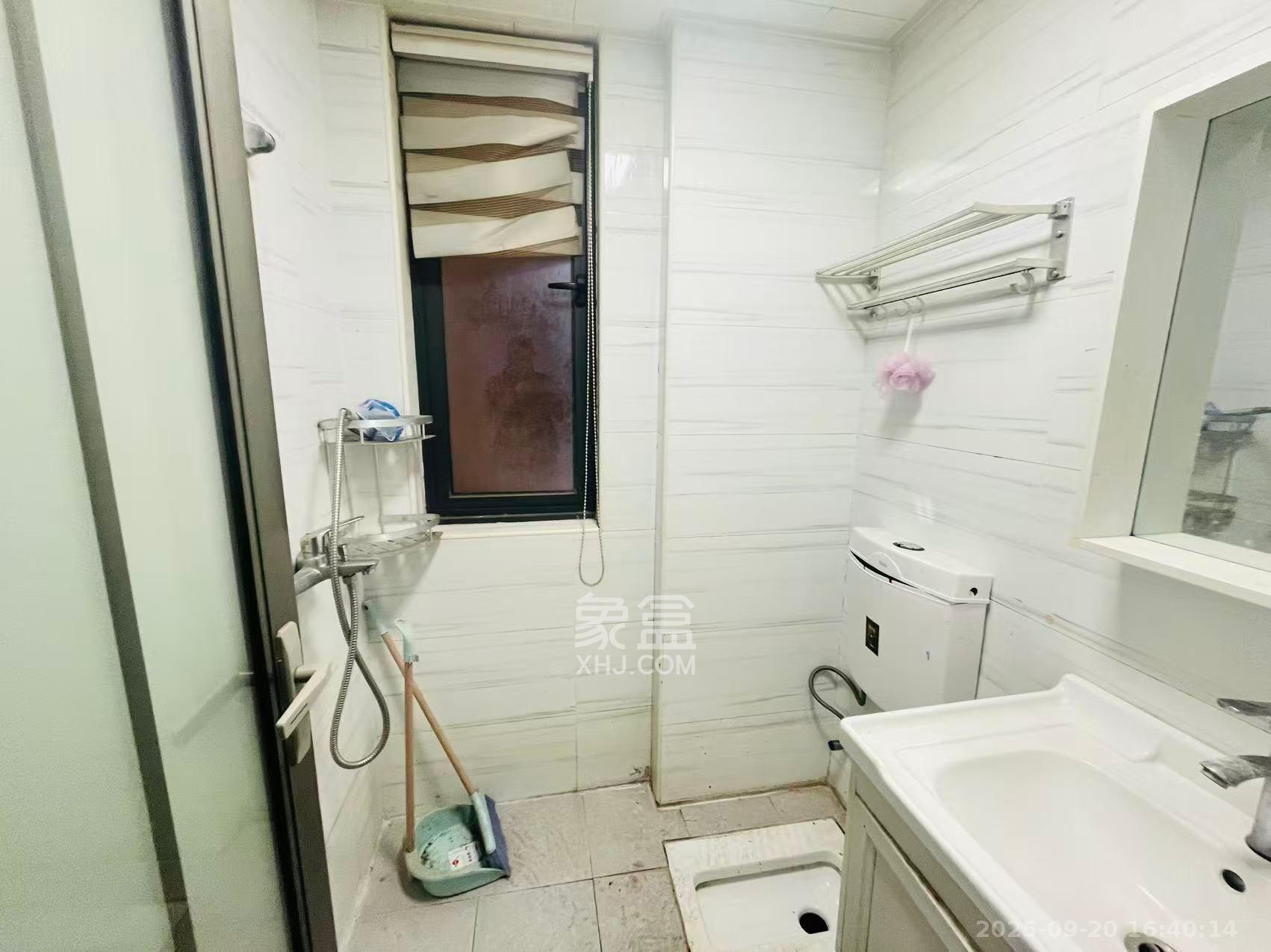 爵世名邸东湖(东湖壹号企业总部基地) 4室2厅1卫 2300.0元/月 爵世名邸东湖(东湖壹号企业总部基地) 4室2厅1卫 2300.0元/月室内图