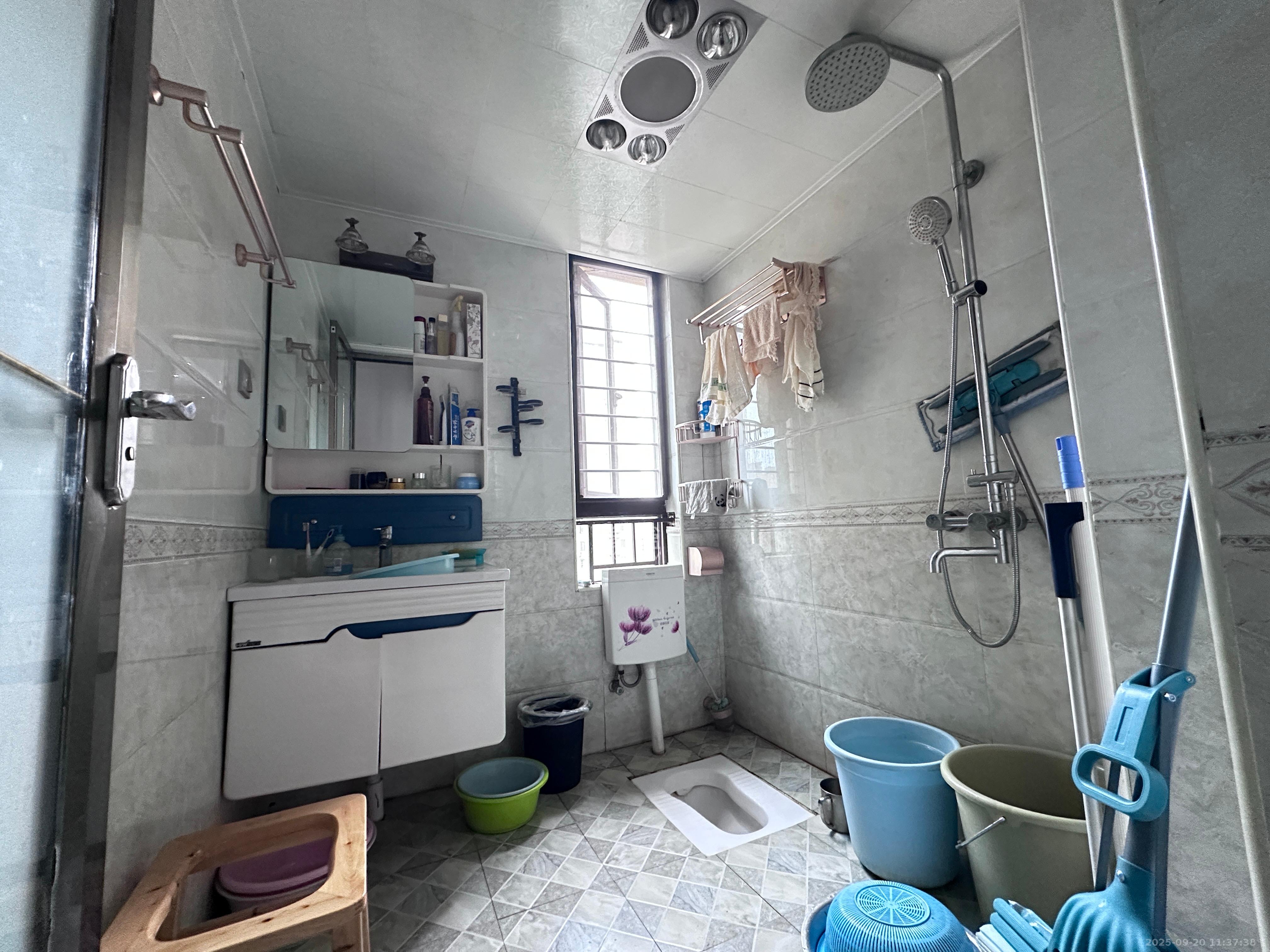 华润橡树湾 2室2厅1卫 2000.0元/月 华润橡树湾 2室2厅1卫 2000.0元/月室内图