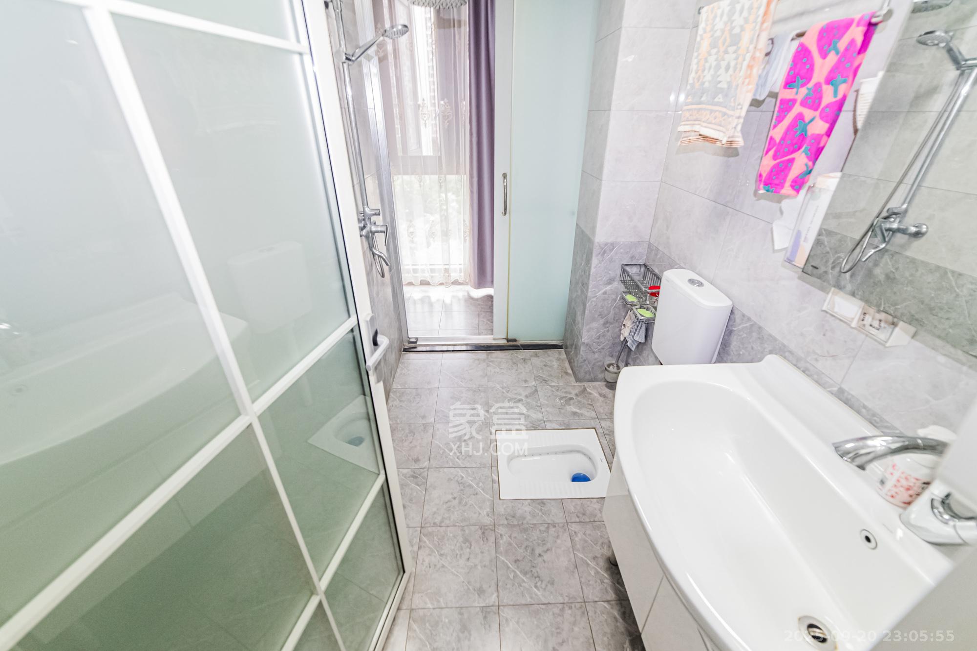 万国城(当代满庭春MOMA)二期 3室2厅2卫 150.0万 万国城(当代满庭春MOMA)二期 3室2厅2卫 150.0万卫生间