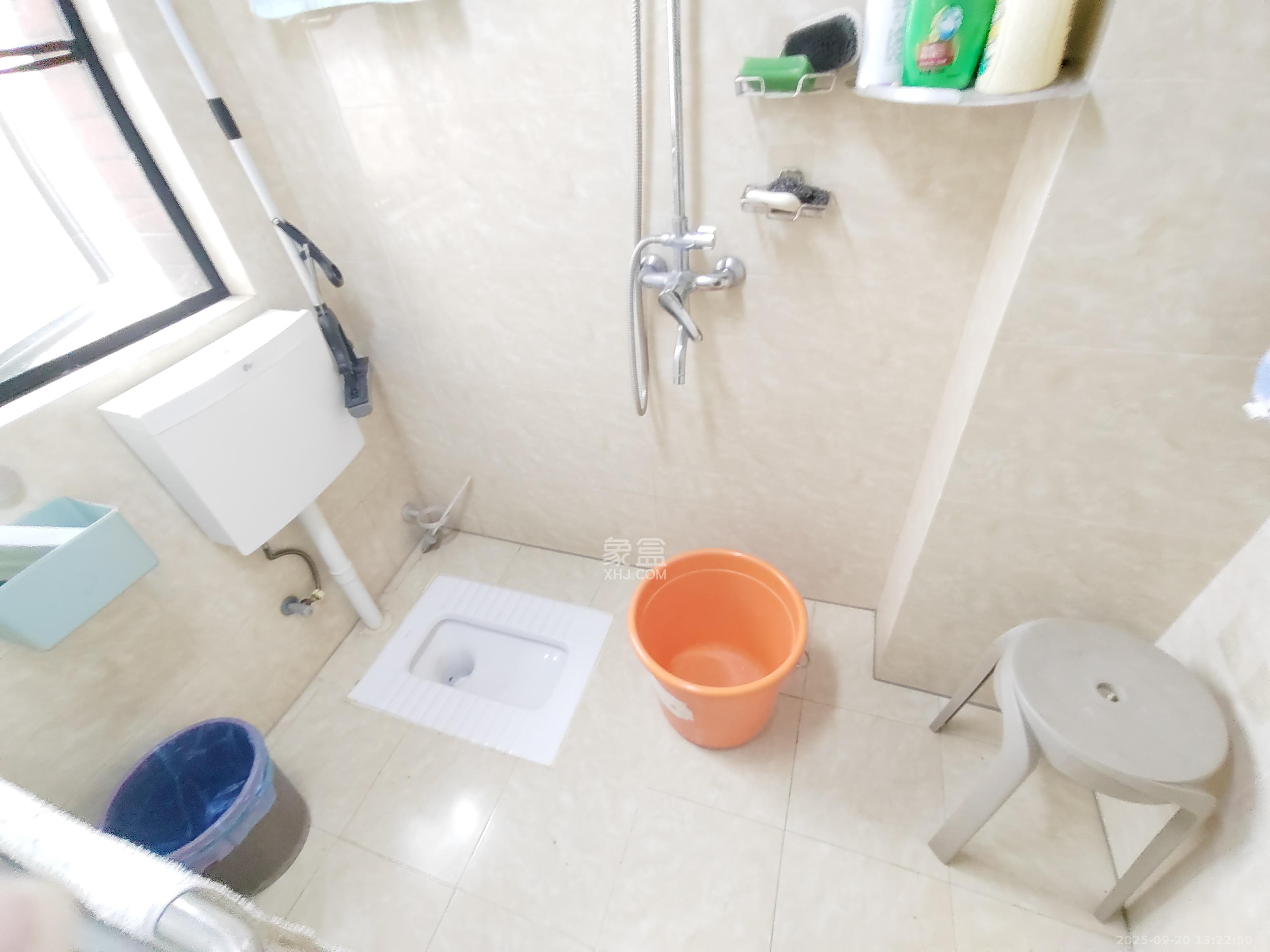 新城国际花都  3室2厅1卫    1700.0元/月室内图