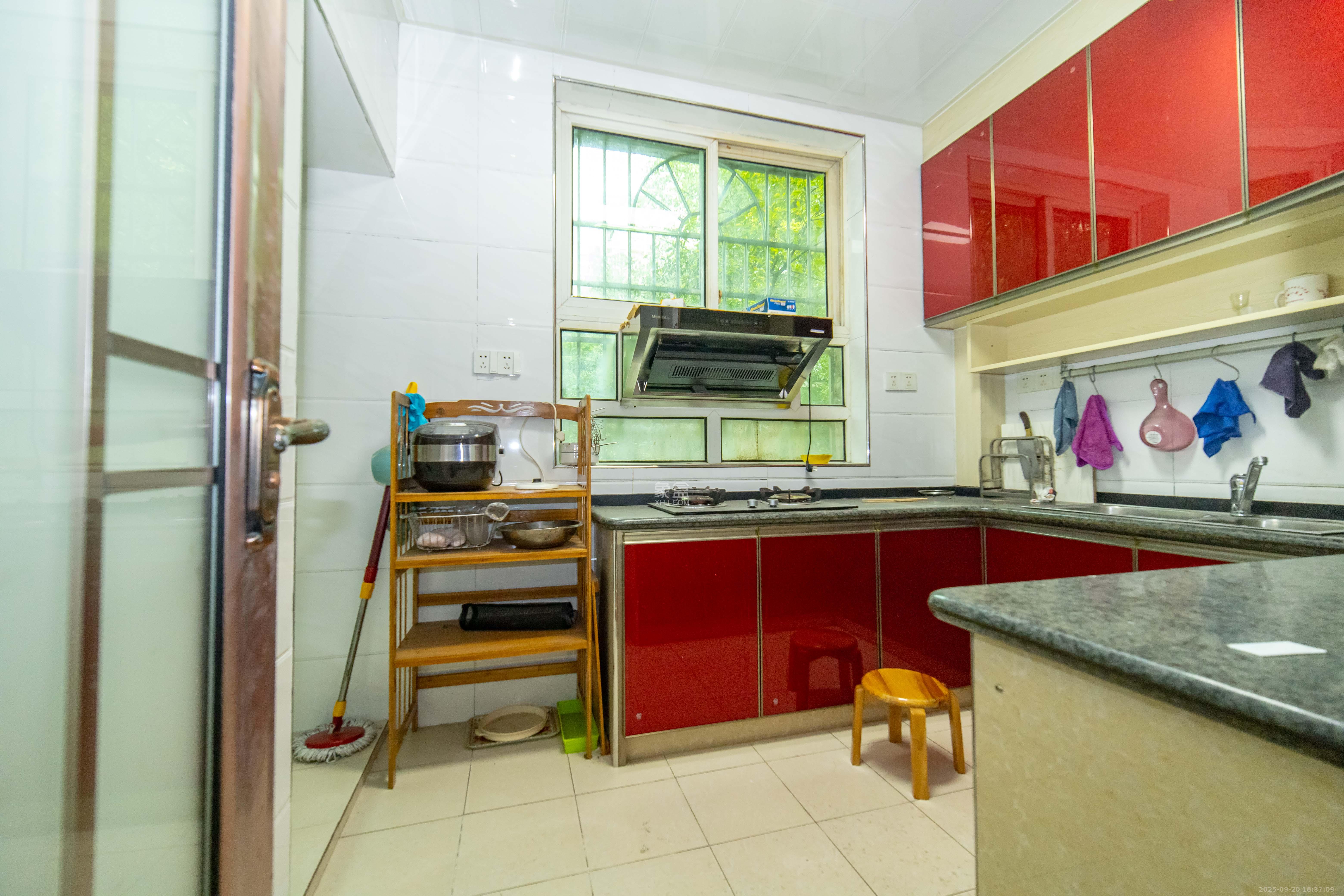 欣安小区 3室2厅2卫 71.8万 欣安小区 3室2厅2卫 71.8万厨房