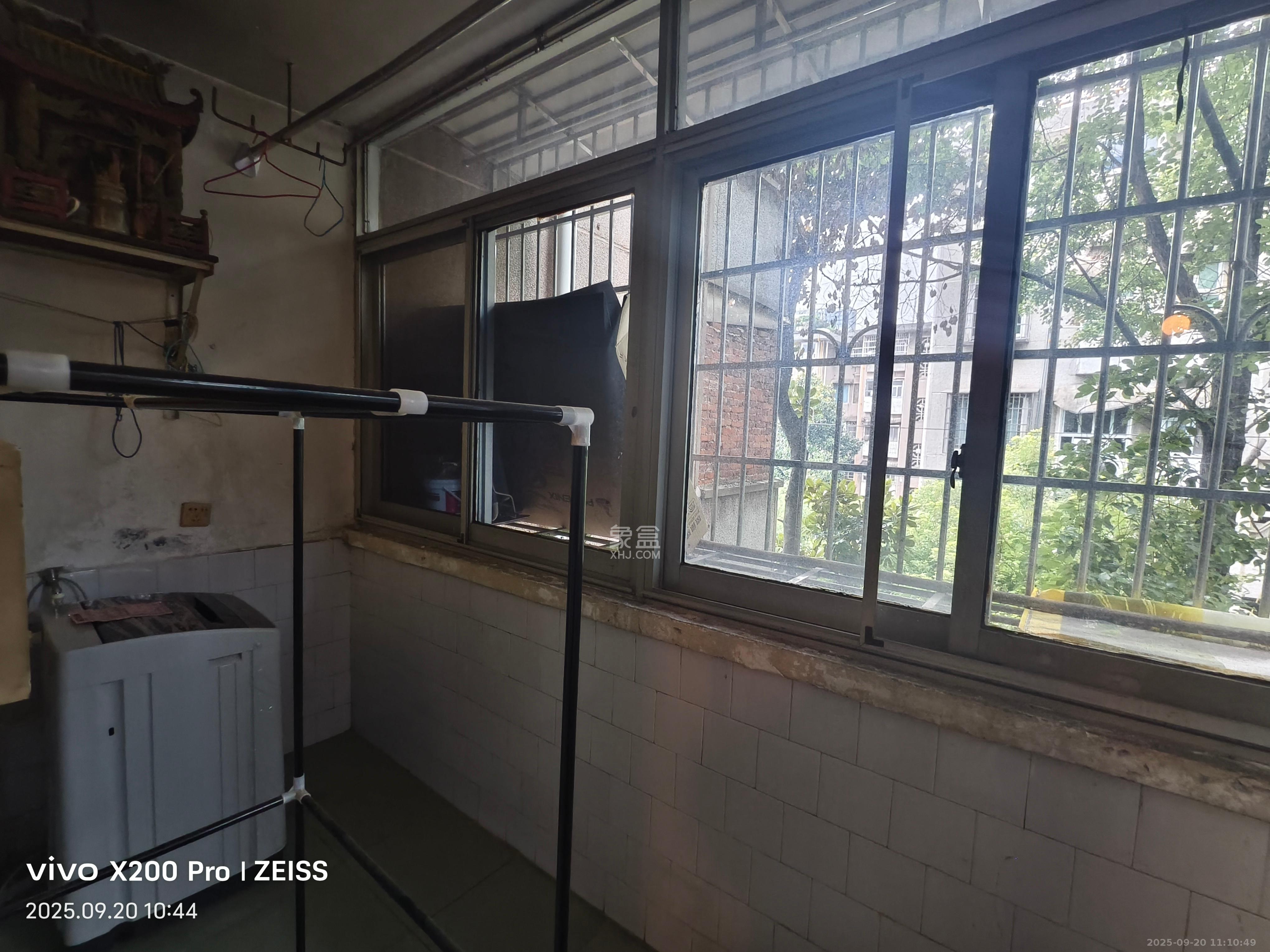 国庆新村  2室1厅1卫    1300.0元/月室内图