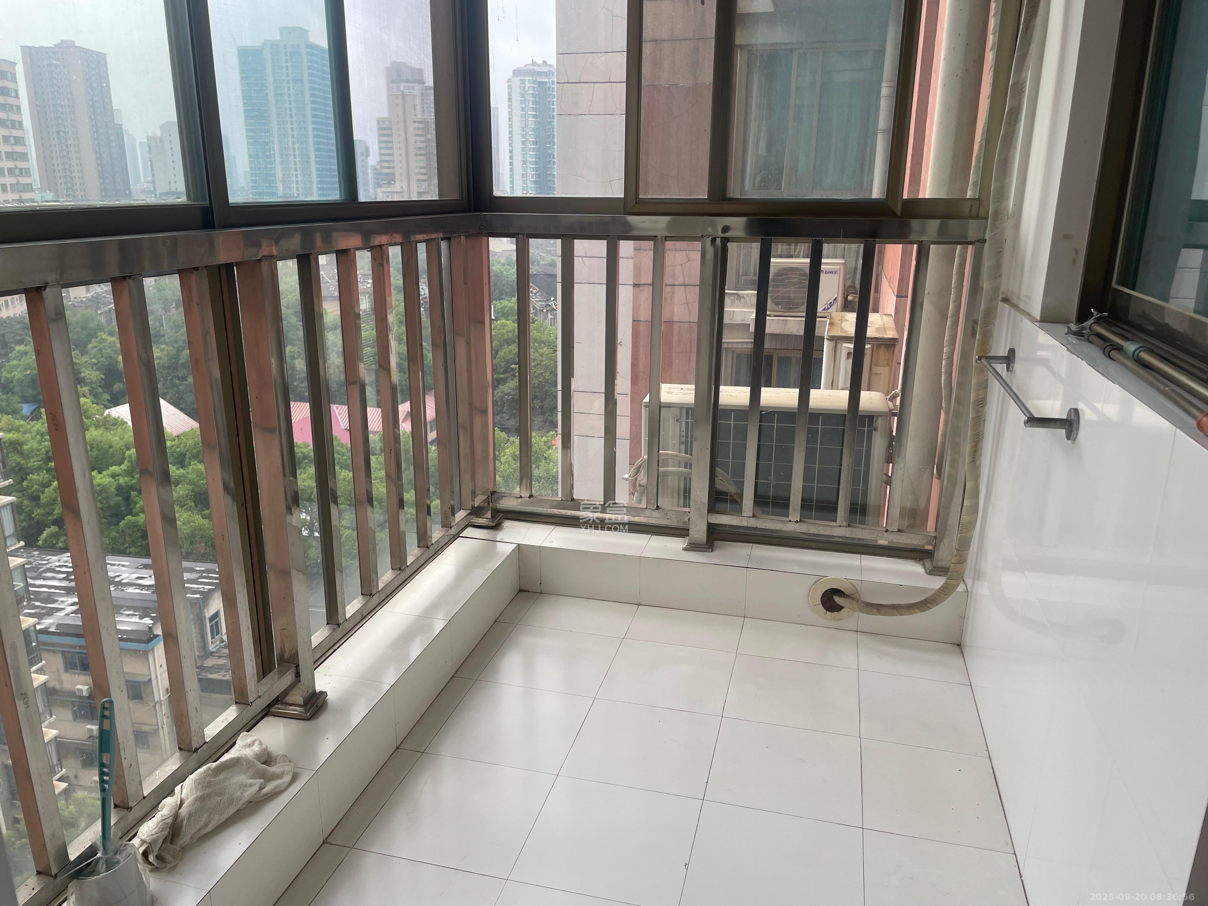 中天枫景园 3室2厅2卫 5800.0元/月 中天枫景园 3室2厅2卫 5800.0元/月室内图