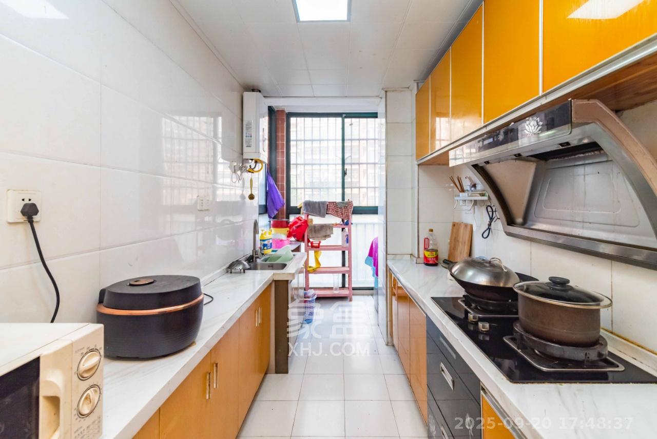 银盘鑫城 3室2厅2卫 1500.0元/月 银盘鑫城 3室2厅2卫 1500.0元/月室内图