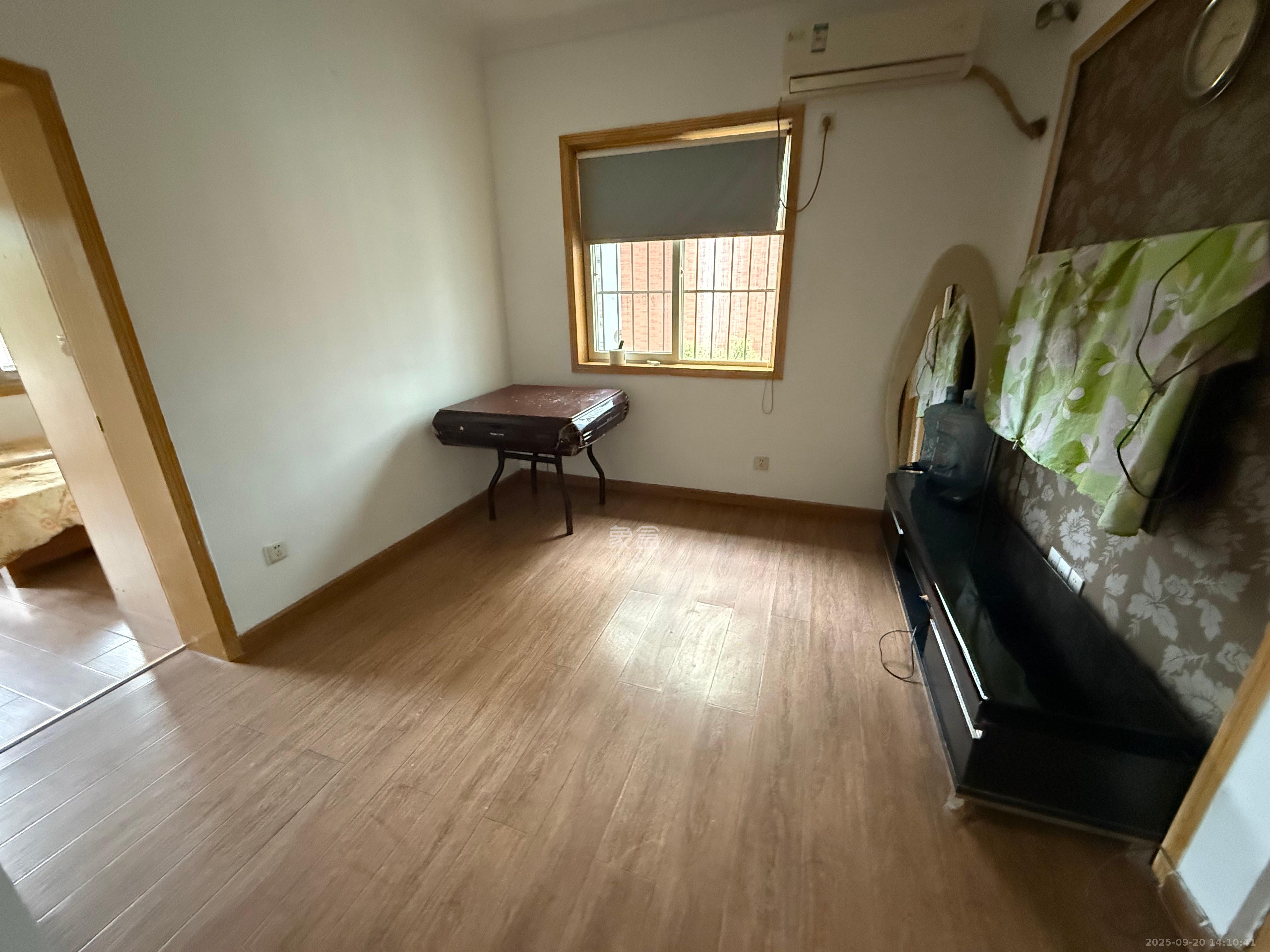 长监宿舍 2室1厅1卫 1500.0元/月 长监宿舍 2室1厅1卫 1500.0元/月室内图