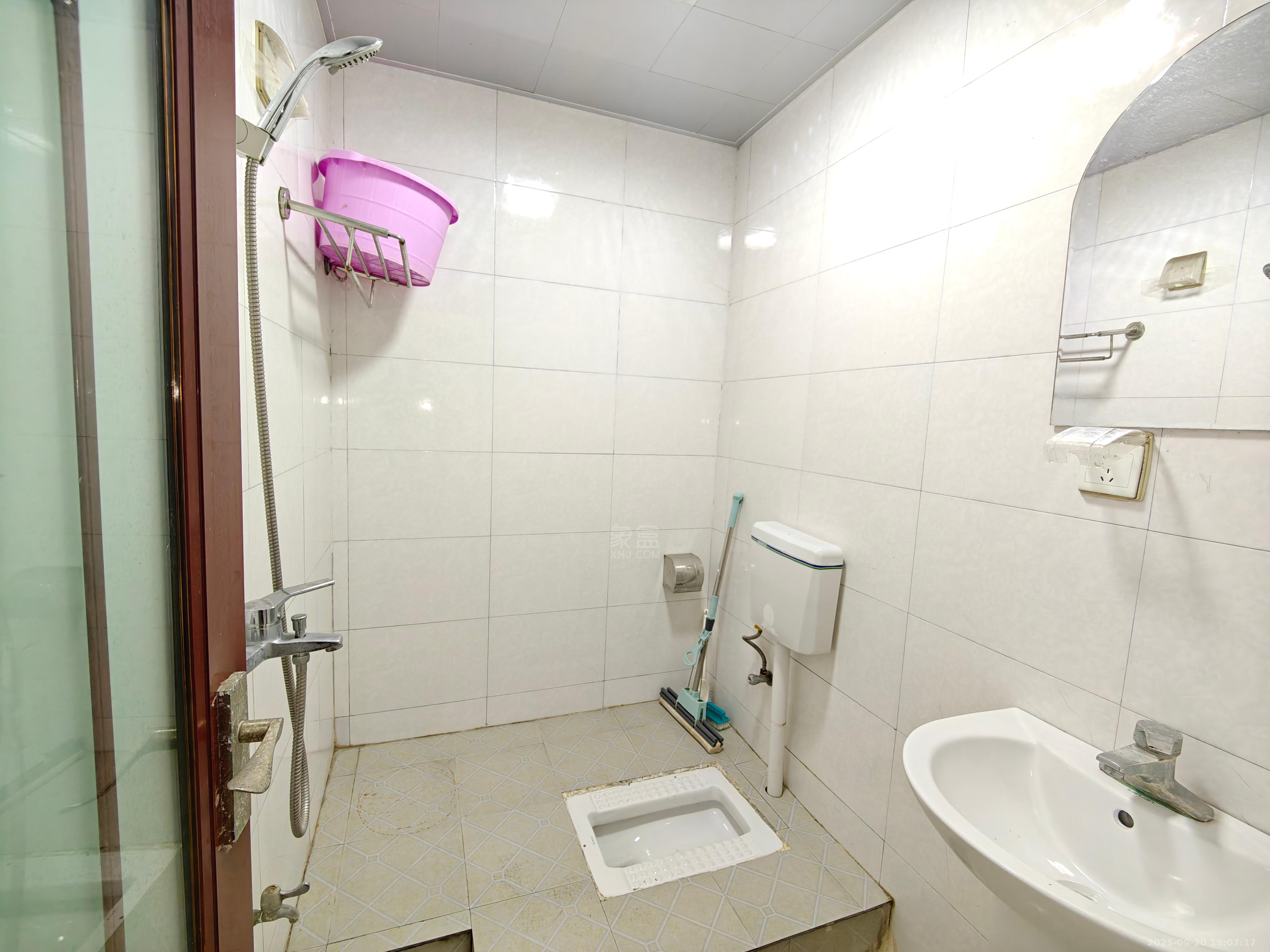 蓝筹公寓1栋  1室1厅1卫    1000.0元/月室内图