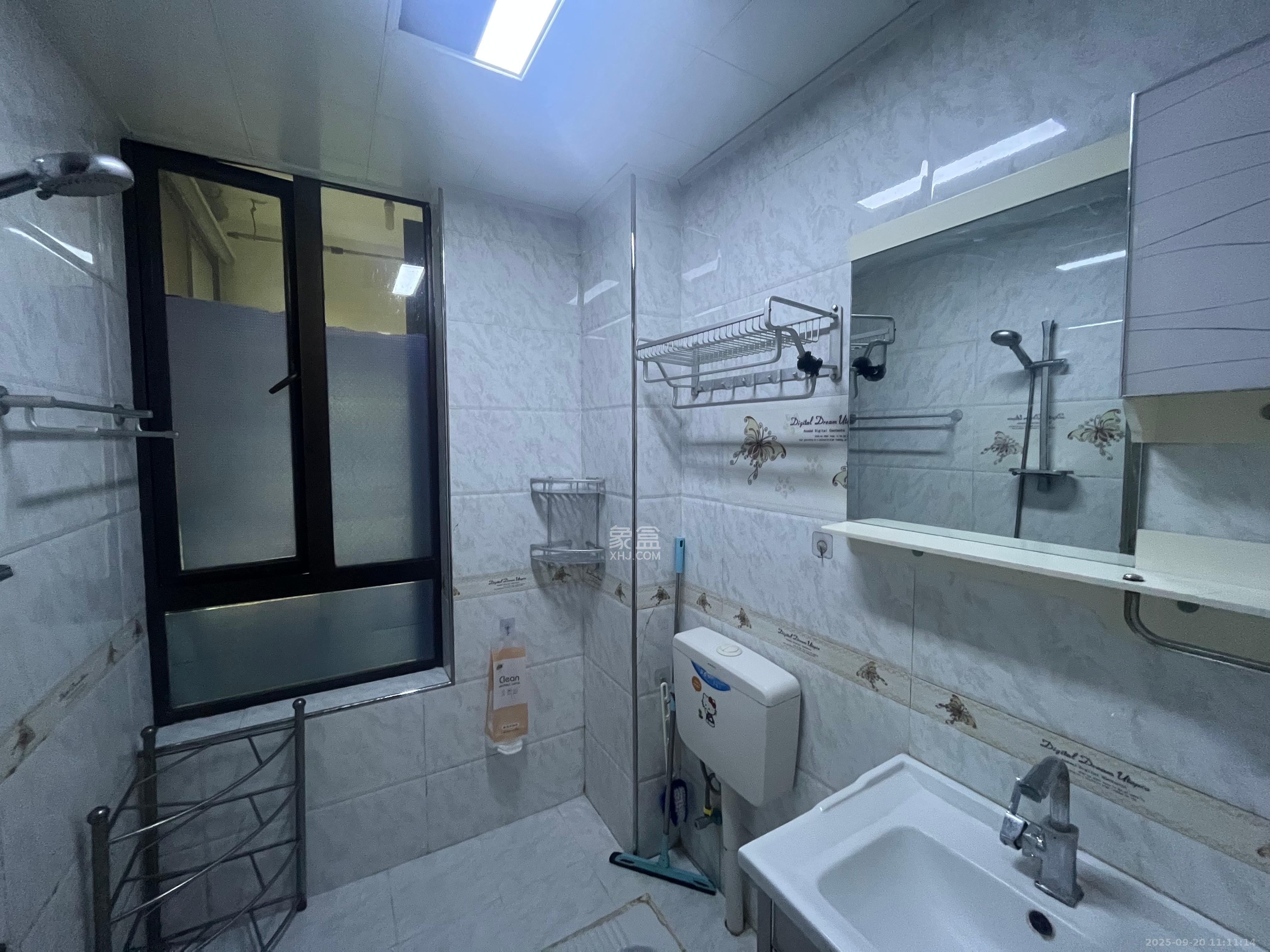 华润凤凰城三期 1室2厅1卫 2000.0元/月 华润凤凰城三期 1室2厅1卫 2000.0元/月室内图