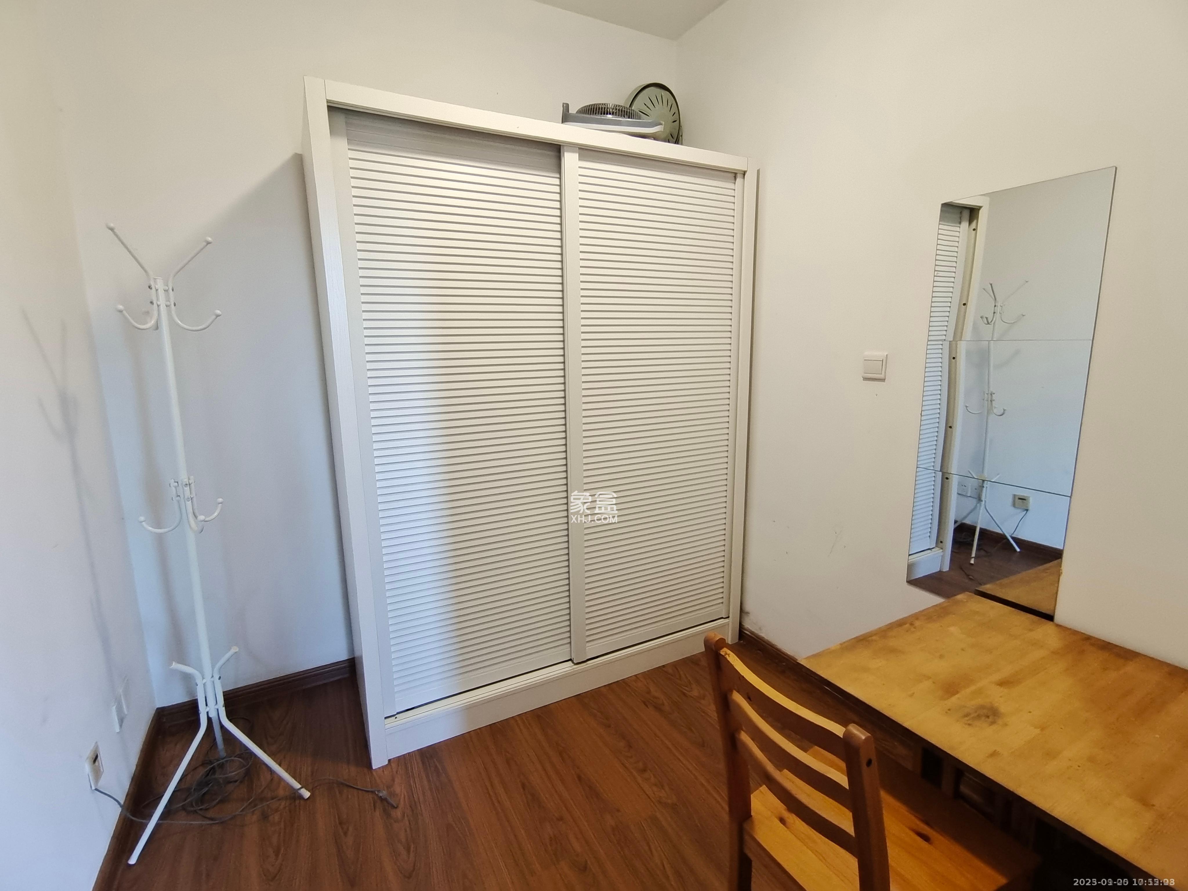 阳光100三期 3室2厅2卫 2100.0元/月 阳光100三期 3室2厅2卫 2100.0元/月室内图